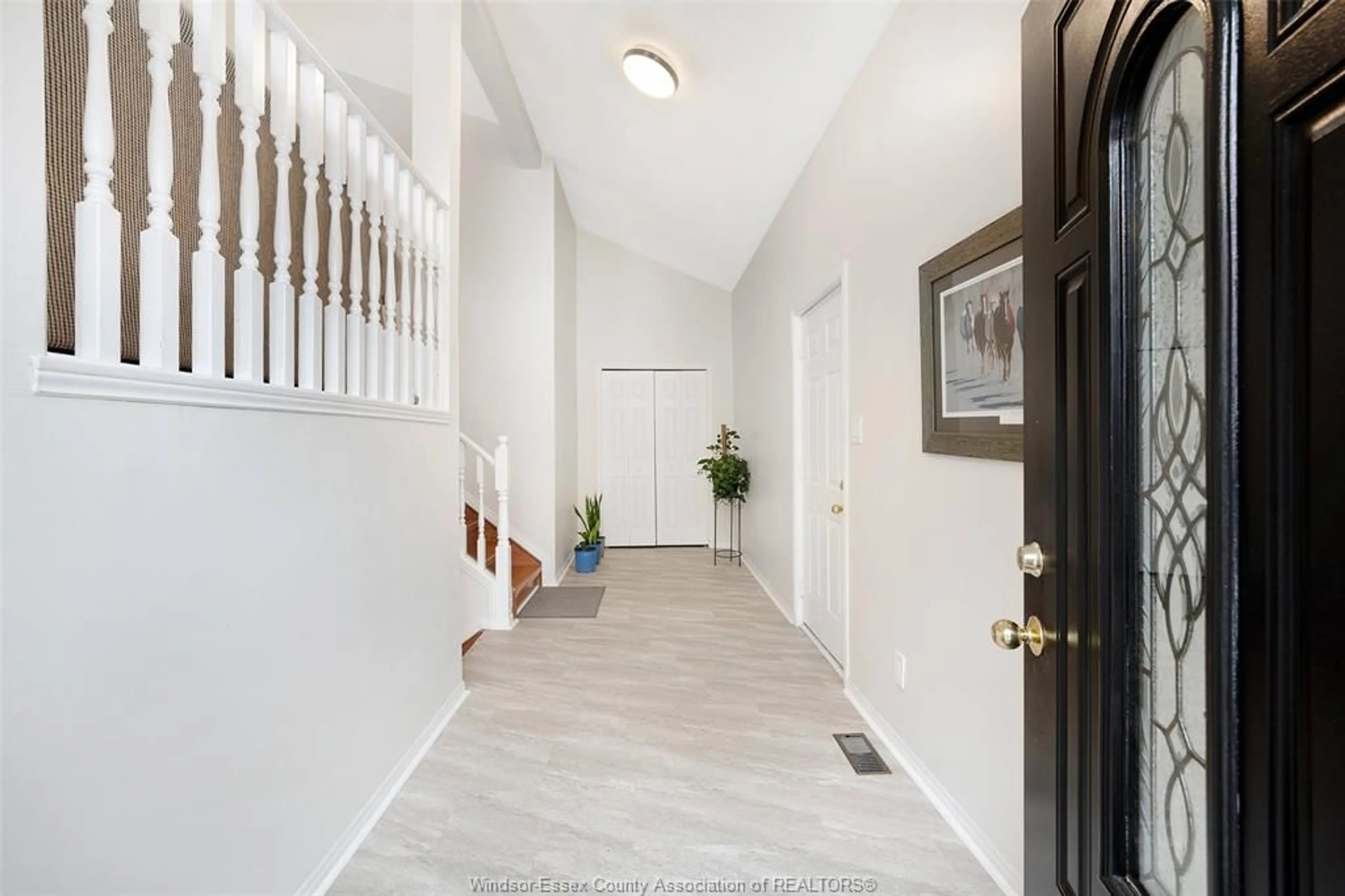 Indoor foyer for 445 Olcott Ave, LaSalle Ontario N9J 3L1