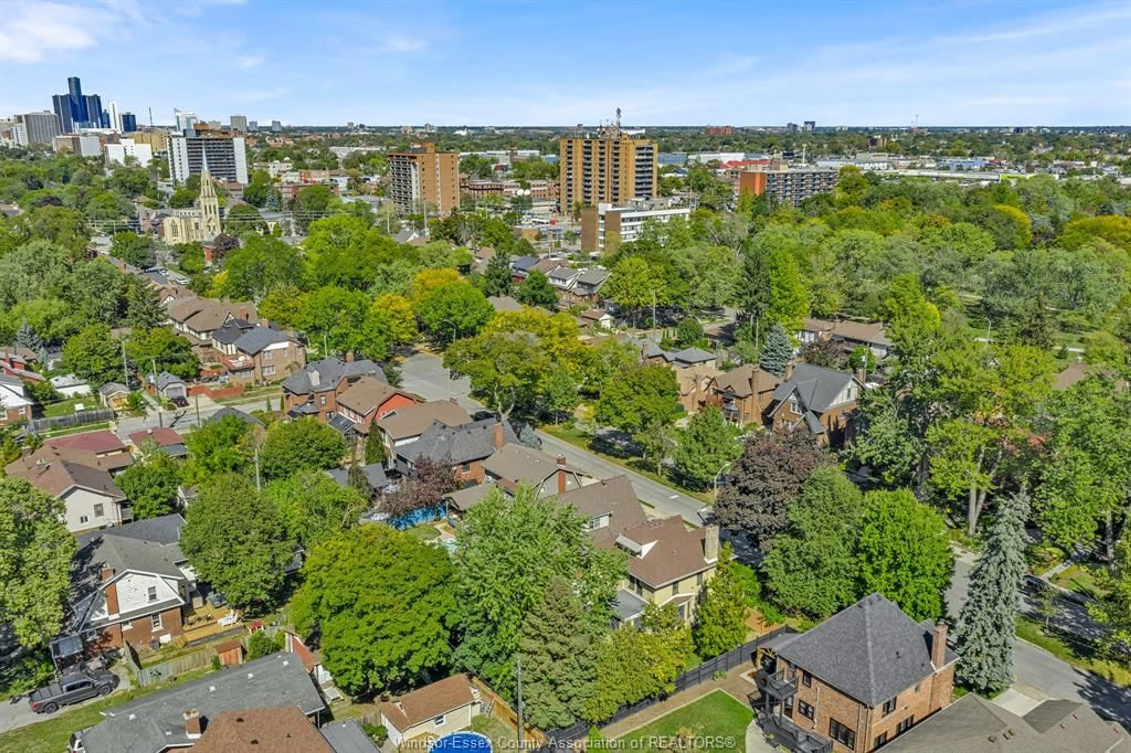 A pic from outside/outdoor area/front of a property/back of a property/a pic from drone, city buildings view from balcony for 2239 VICTORIA Ave, Windsor Ontario N8X 1R2