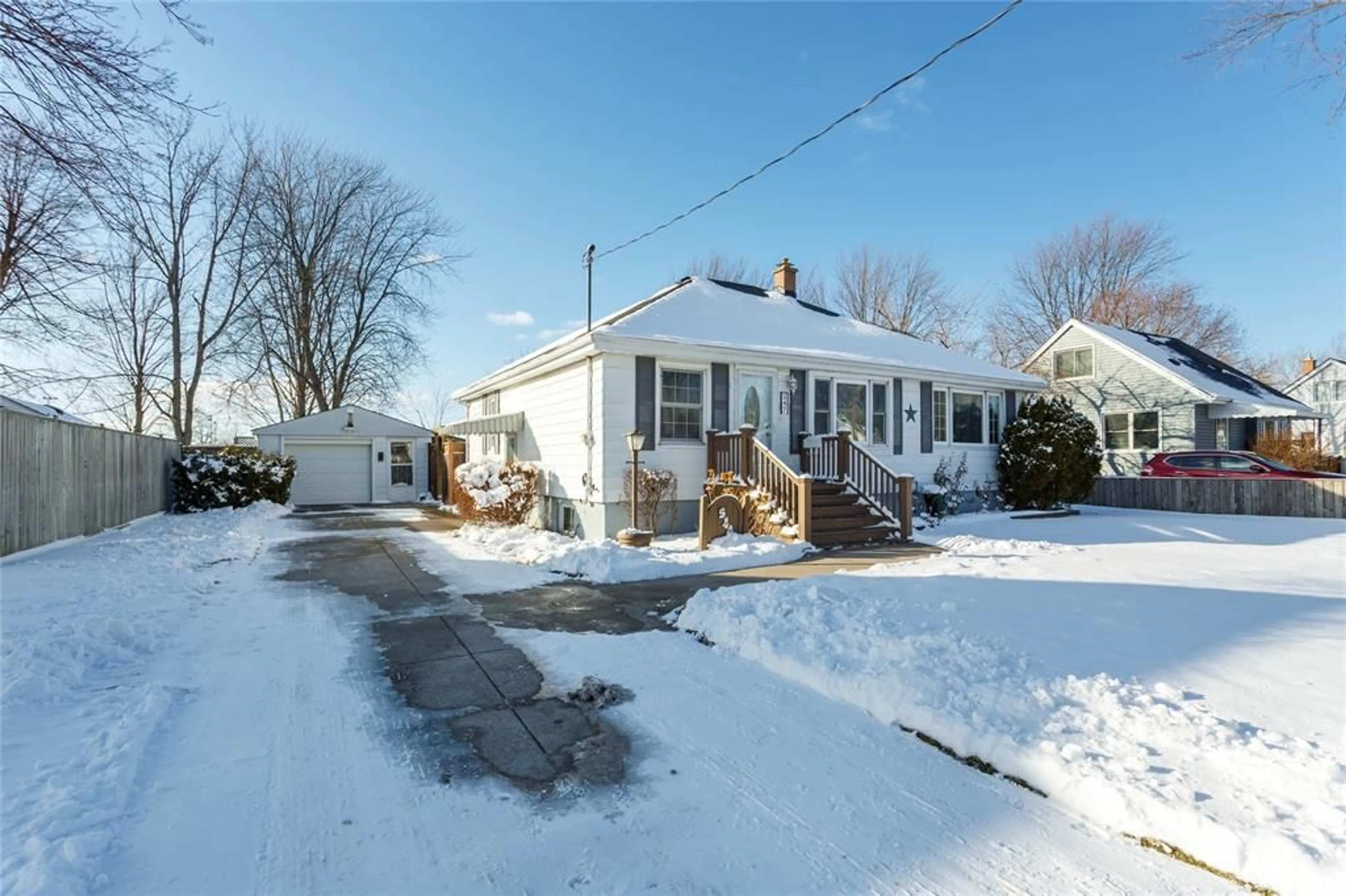 A pic from outside/outdoor area/front of a property/back of a property/a pic from drone, street for 547 SUPERIOR St, Sarnia Ontario N7T 7E7