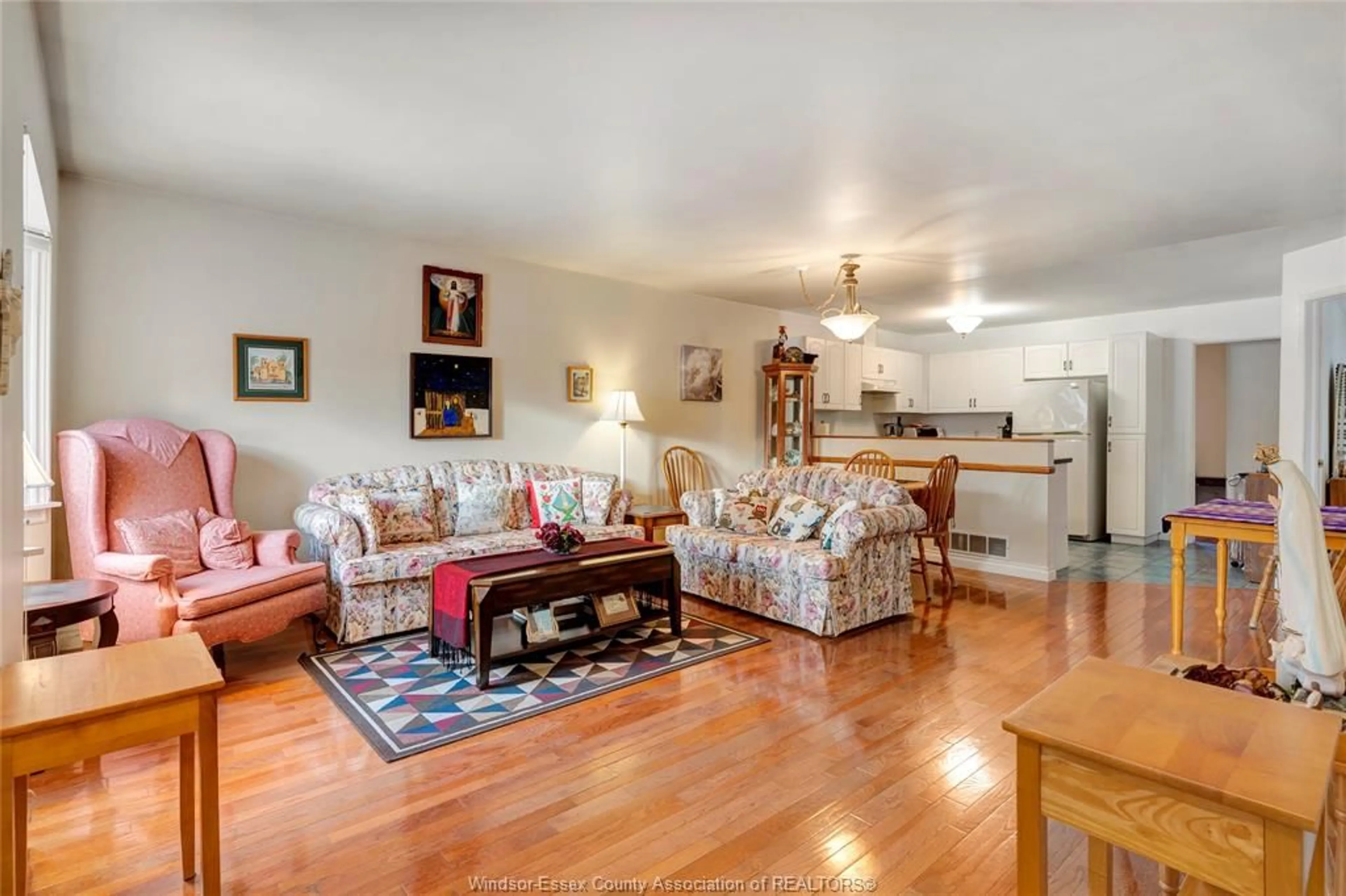 Living room with furniture, unknown for 550 RODFAM Dr, Windsor Ontario N9G 2W1