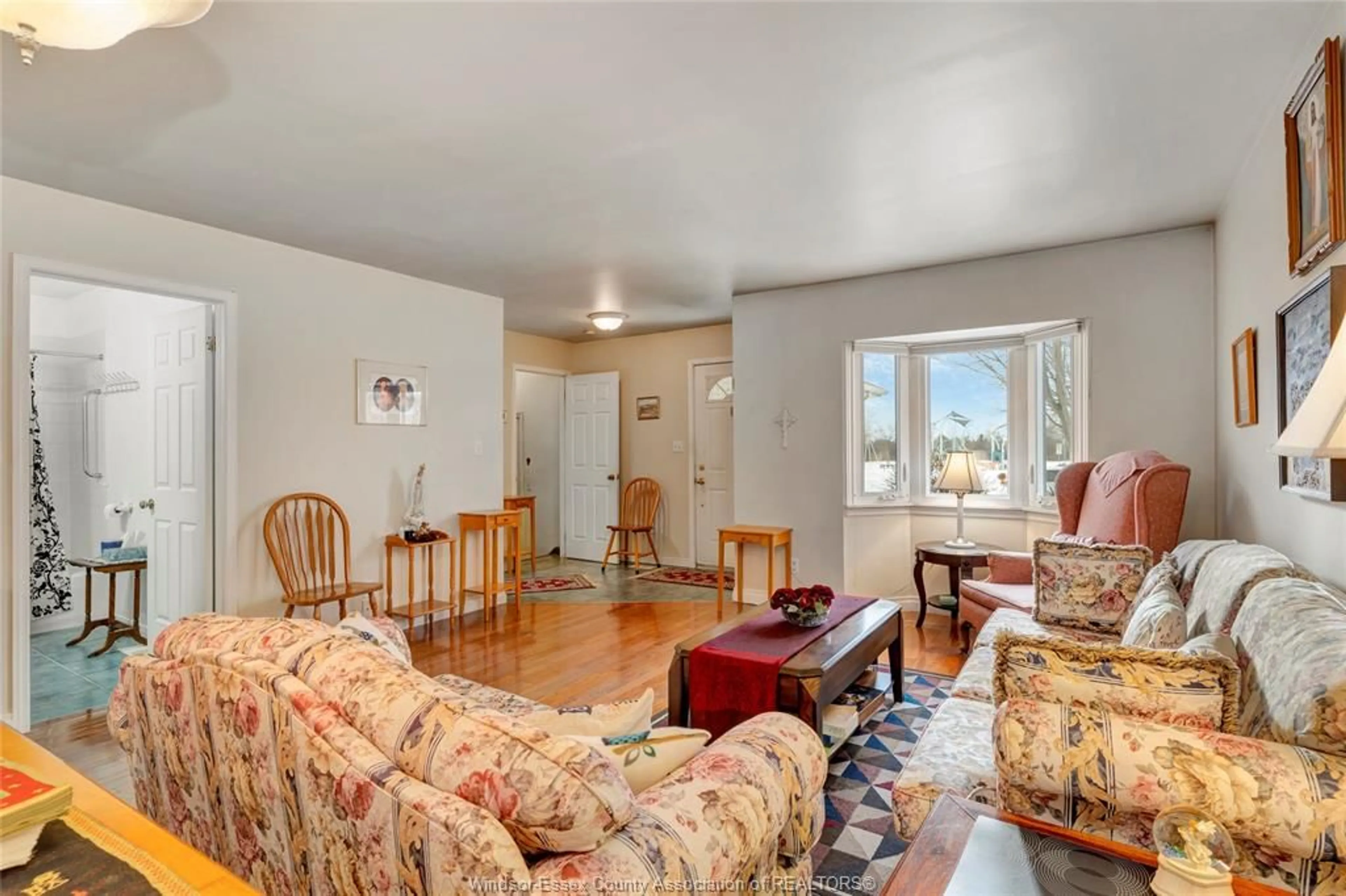 Living room with furniture, unknown for 550 RODFAM Dr, Windsor Ontario N9G 2W1