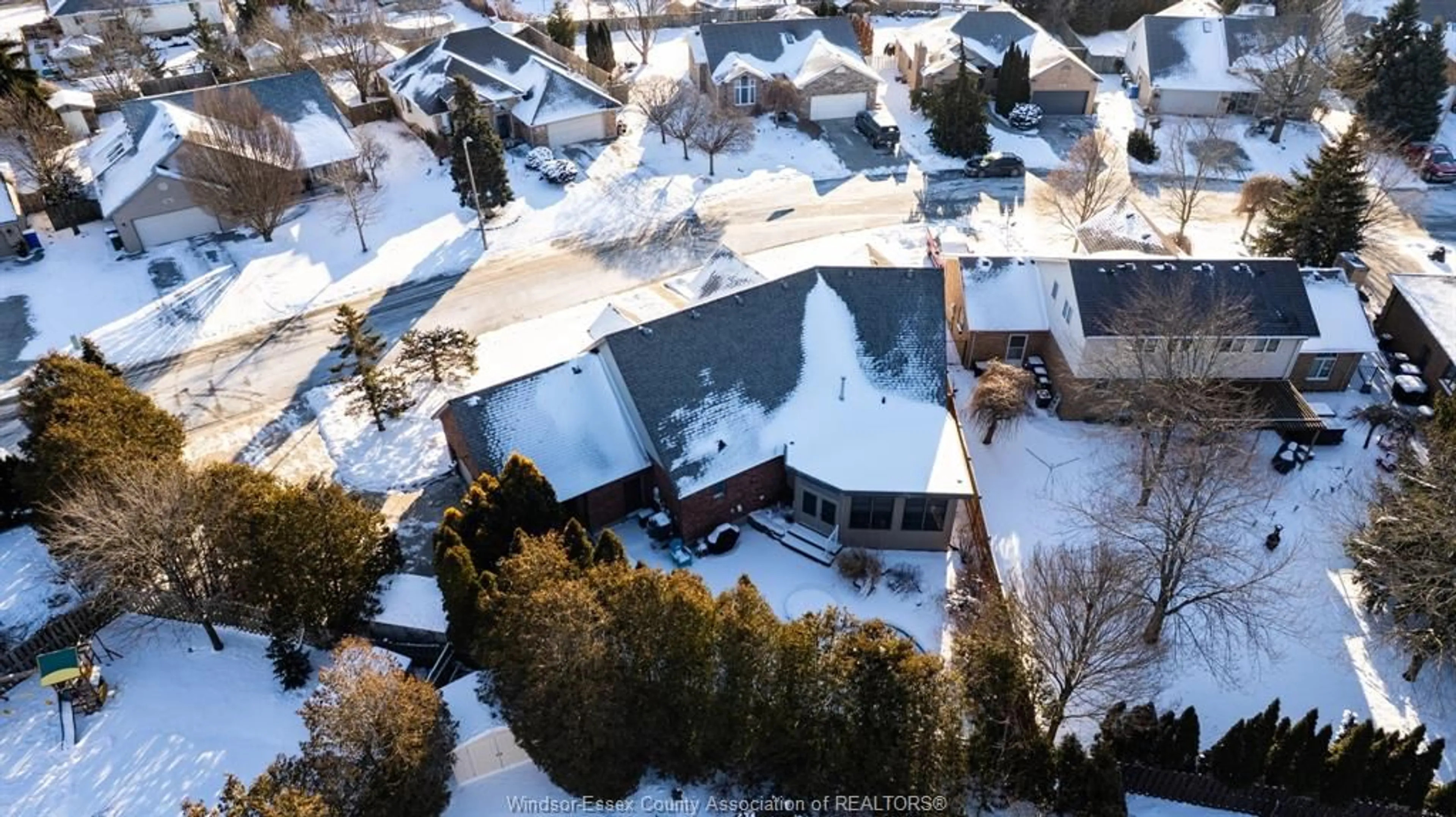 A pic from outside/outdoor area/front of a property/back of a property/a pic from drone, city buildings view from balcony for 16 MEADOW Lane, Essex Ontario N8M 3C5
