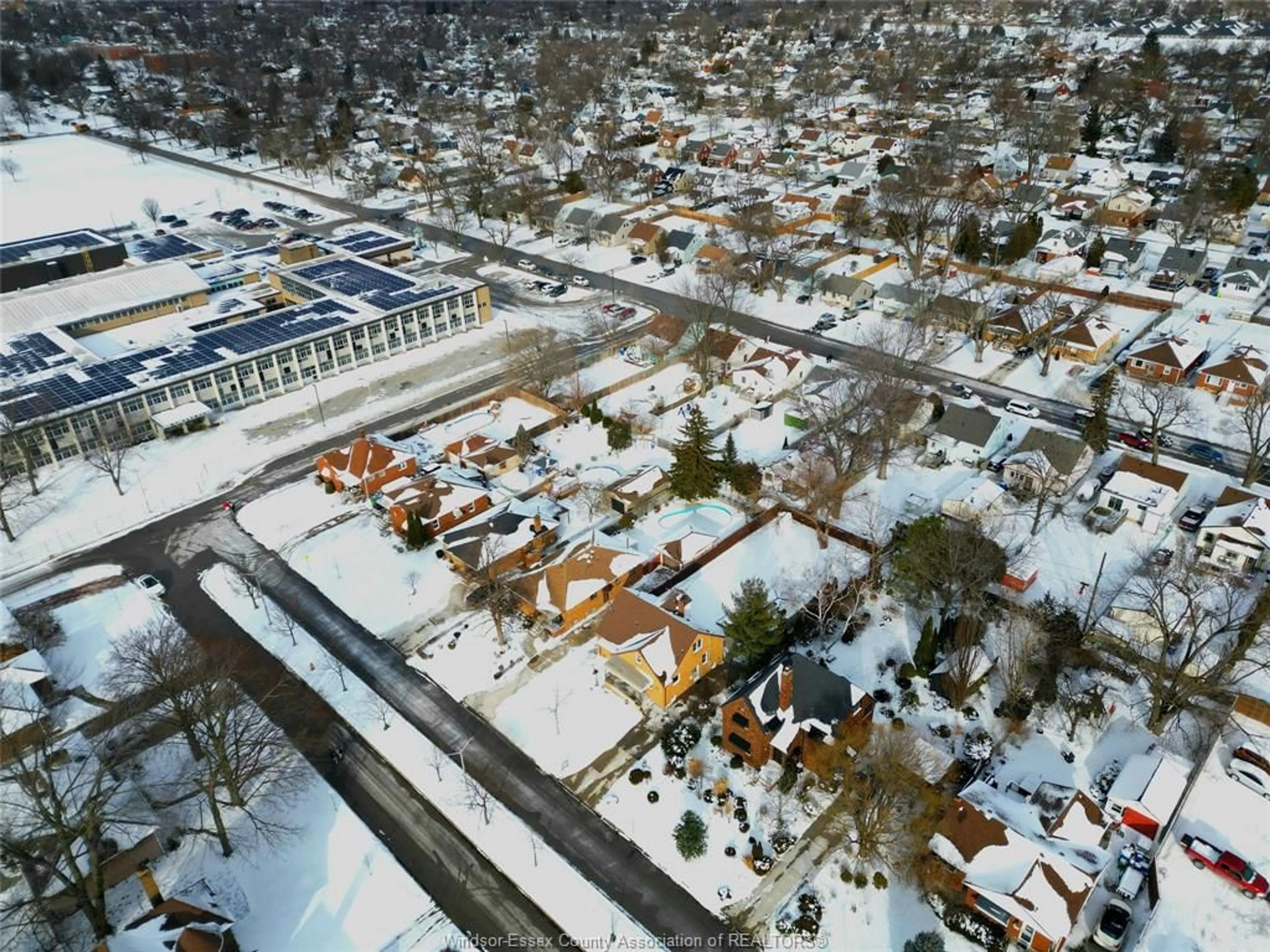 A pic from outside/outdoor area/front of a property/back of a property/a pic from drone, street for 1966 ROSSINI, Windsor Ontario N8W 4P5