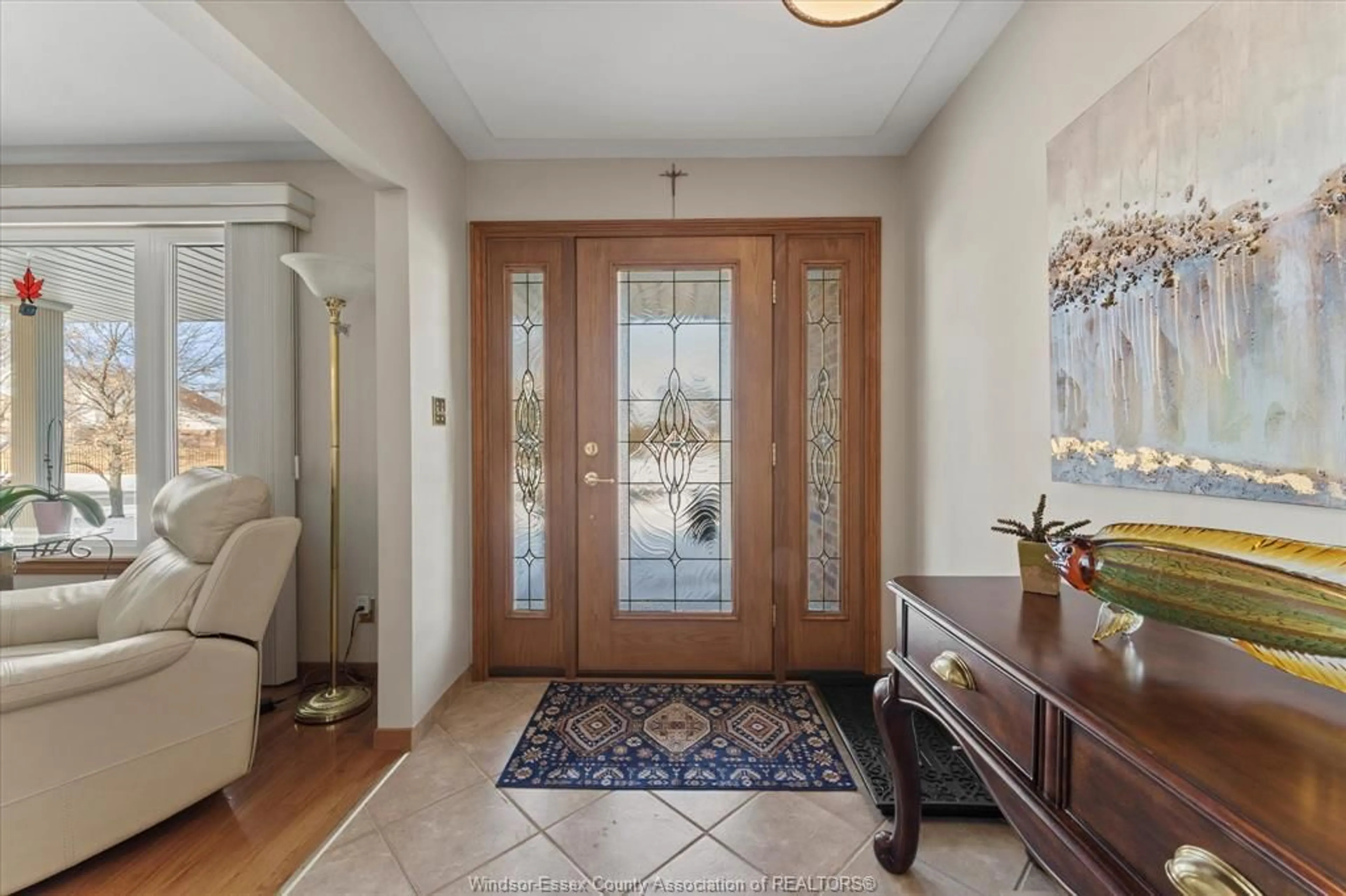 Indoor entryway for 609 DRESDEN, Tecumseh Ontario N8N 4B6