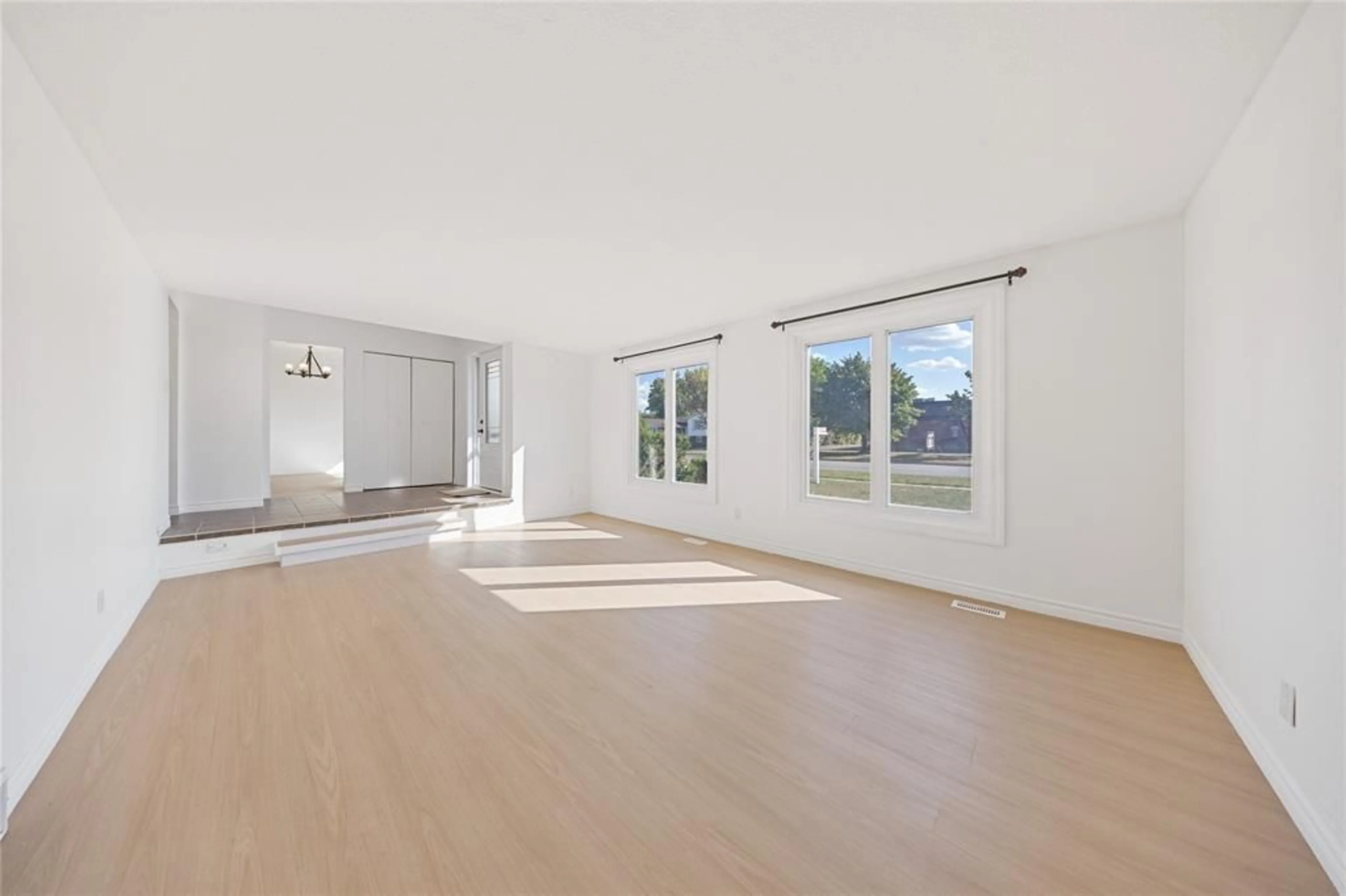 A pic of a room for 1345 Wiltshire Dr, Sarnia Ontario N7S 4P3