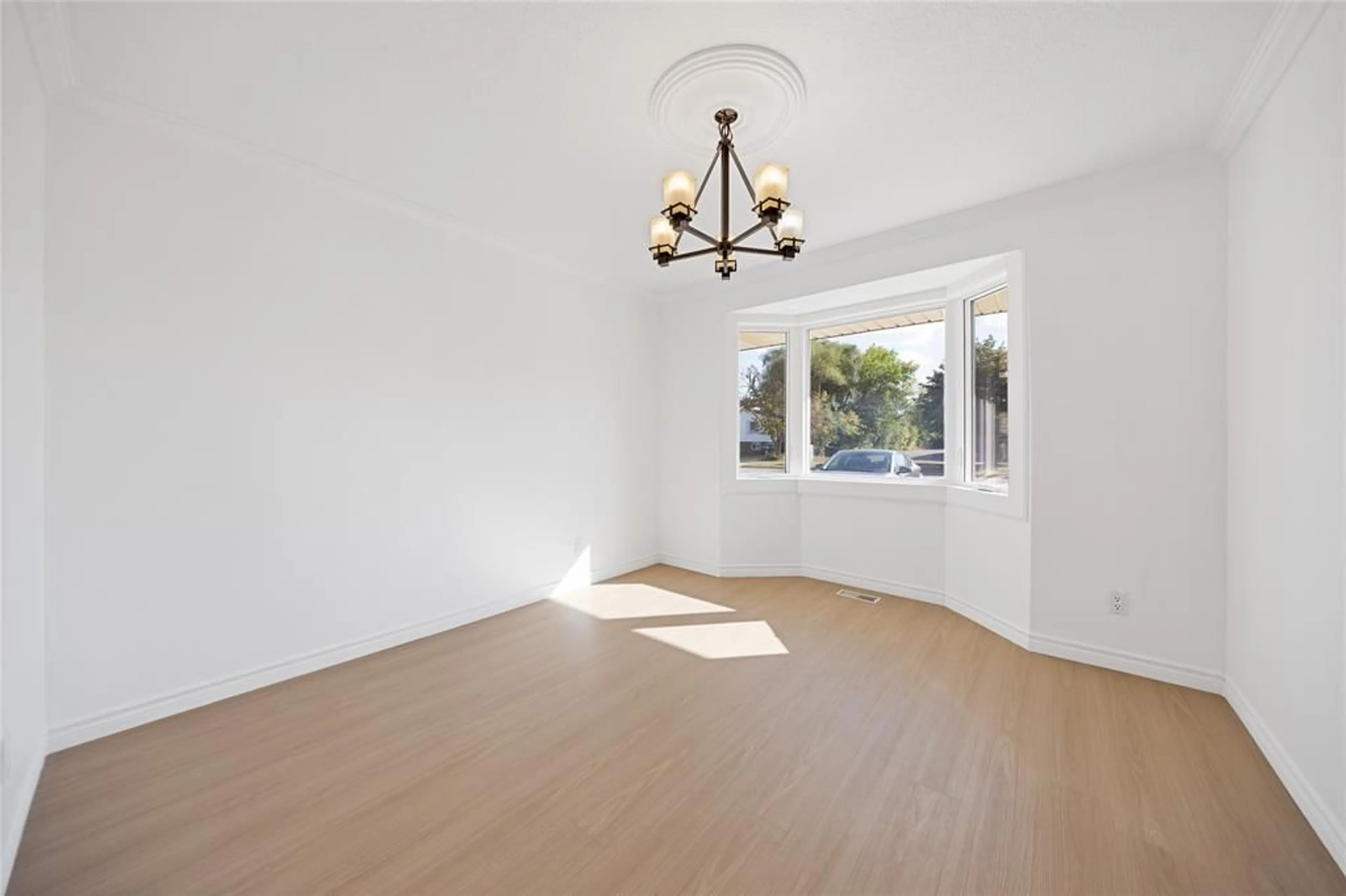 A pic of a room for 1345 Wiltshire Dr, Sarnia Ontario N7S 4P3