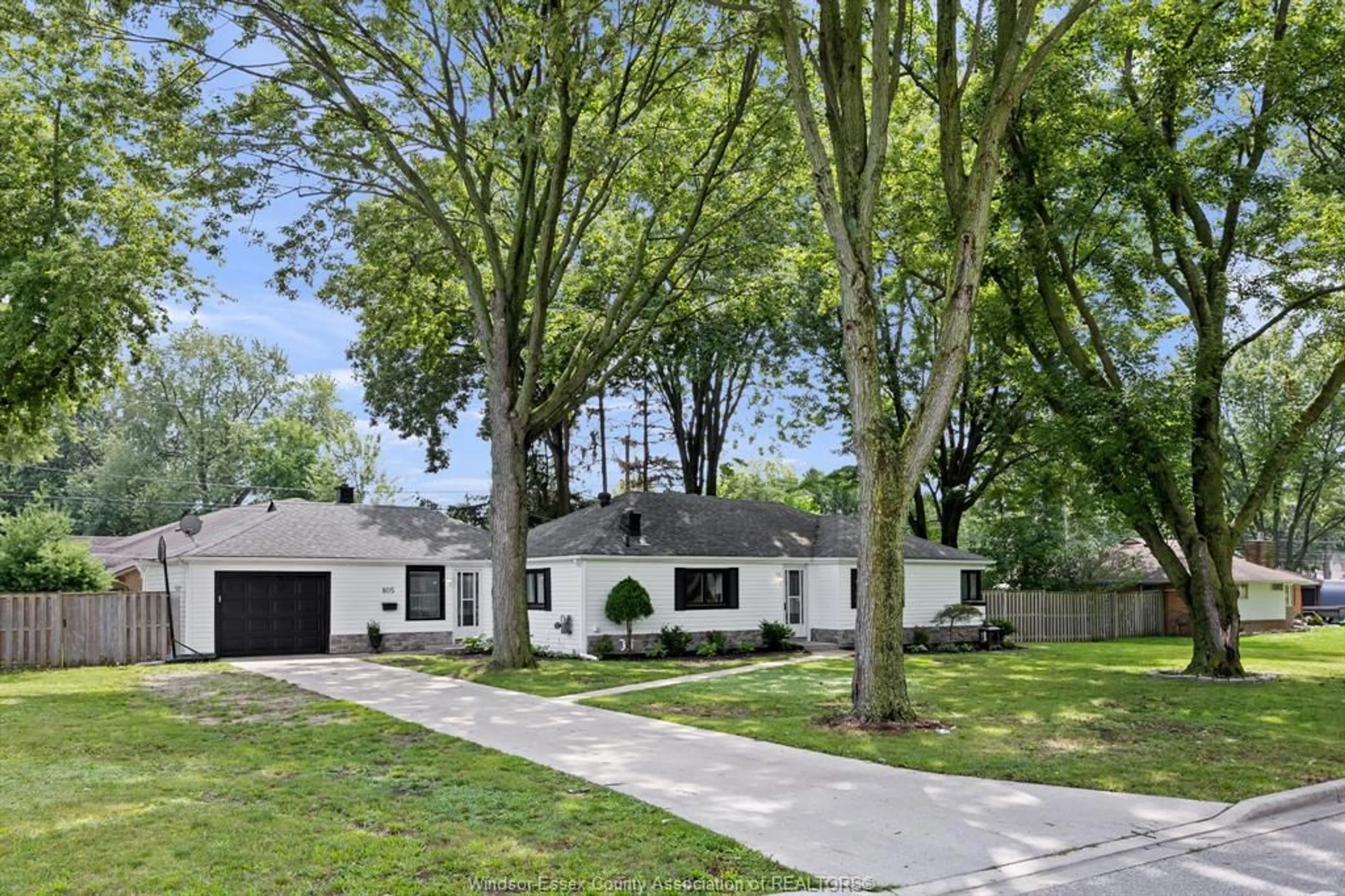 Unknown for 805 ROSELAWN, Windsor Ontario N9E 2B3