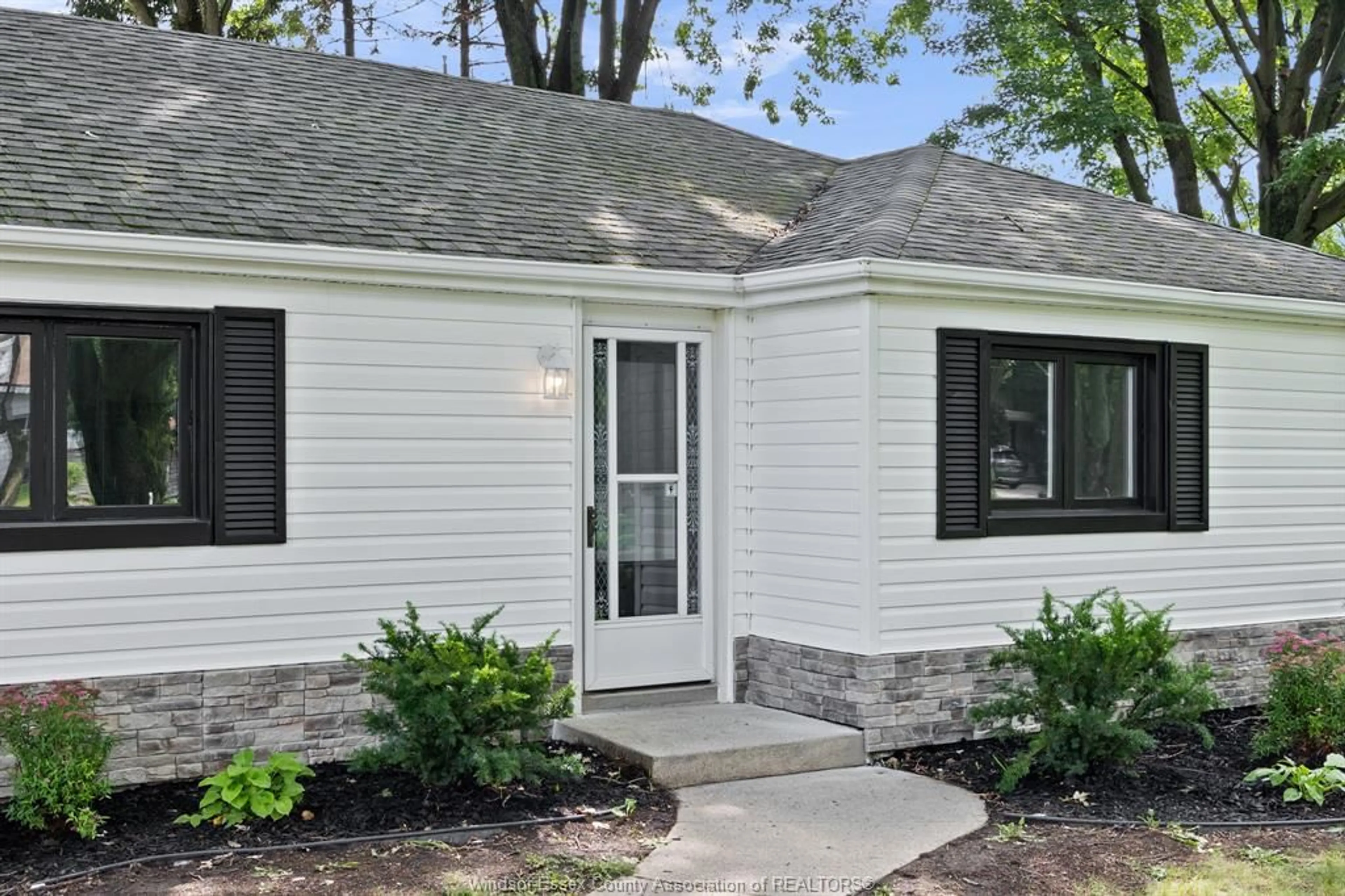 Home with vinyl exterior material, street for 805 ROSELAWN, Windsor Ontario N9E 2B3