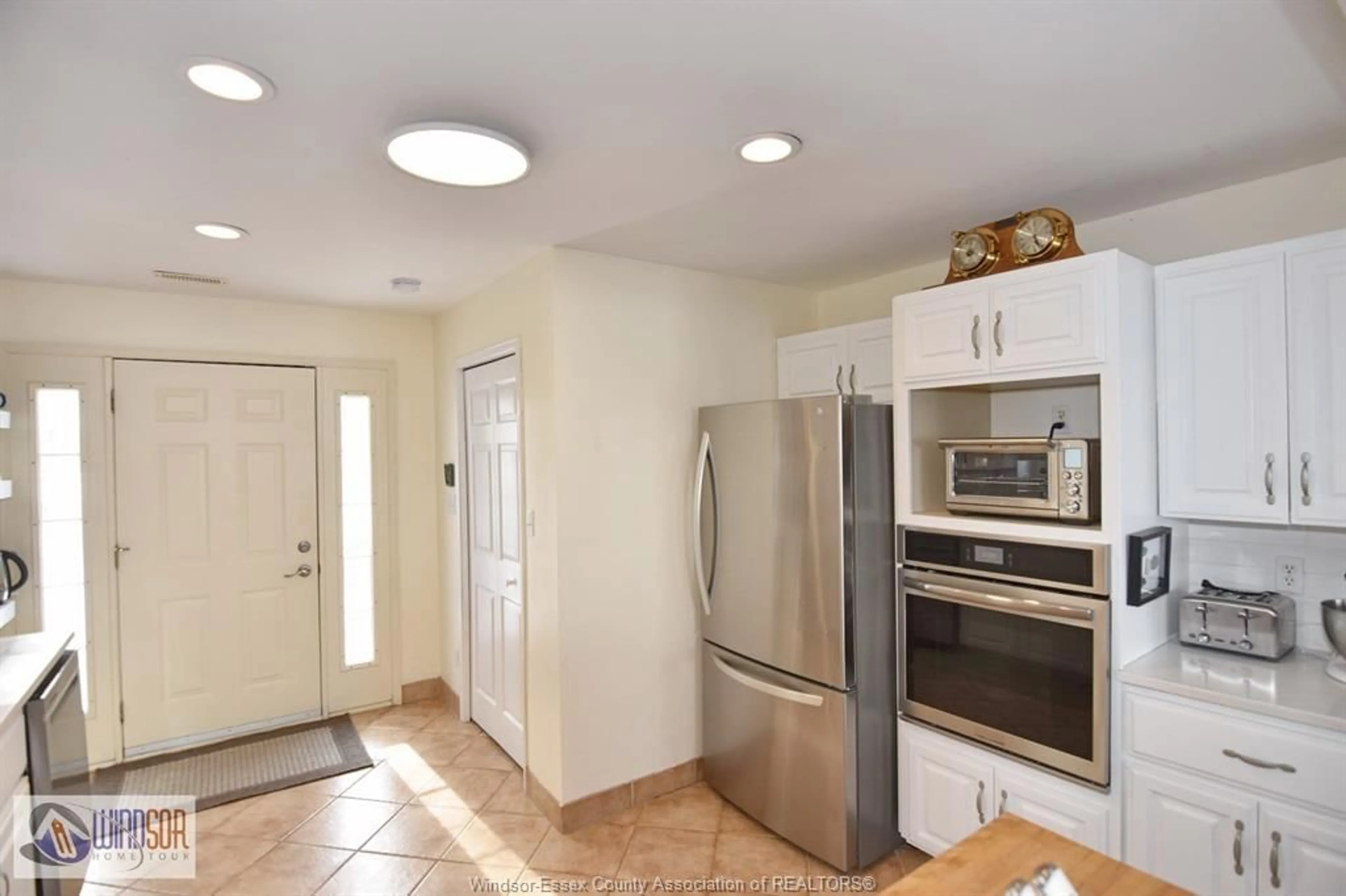 Standard kitchen, ceramic/tile floor for 383 CHARRON BEACH, Lakeshore Ontario N0R 1A0