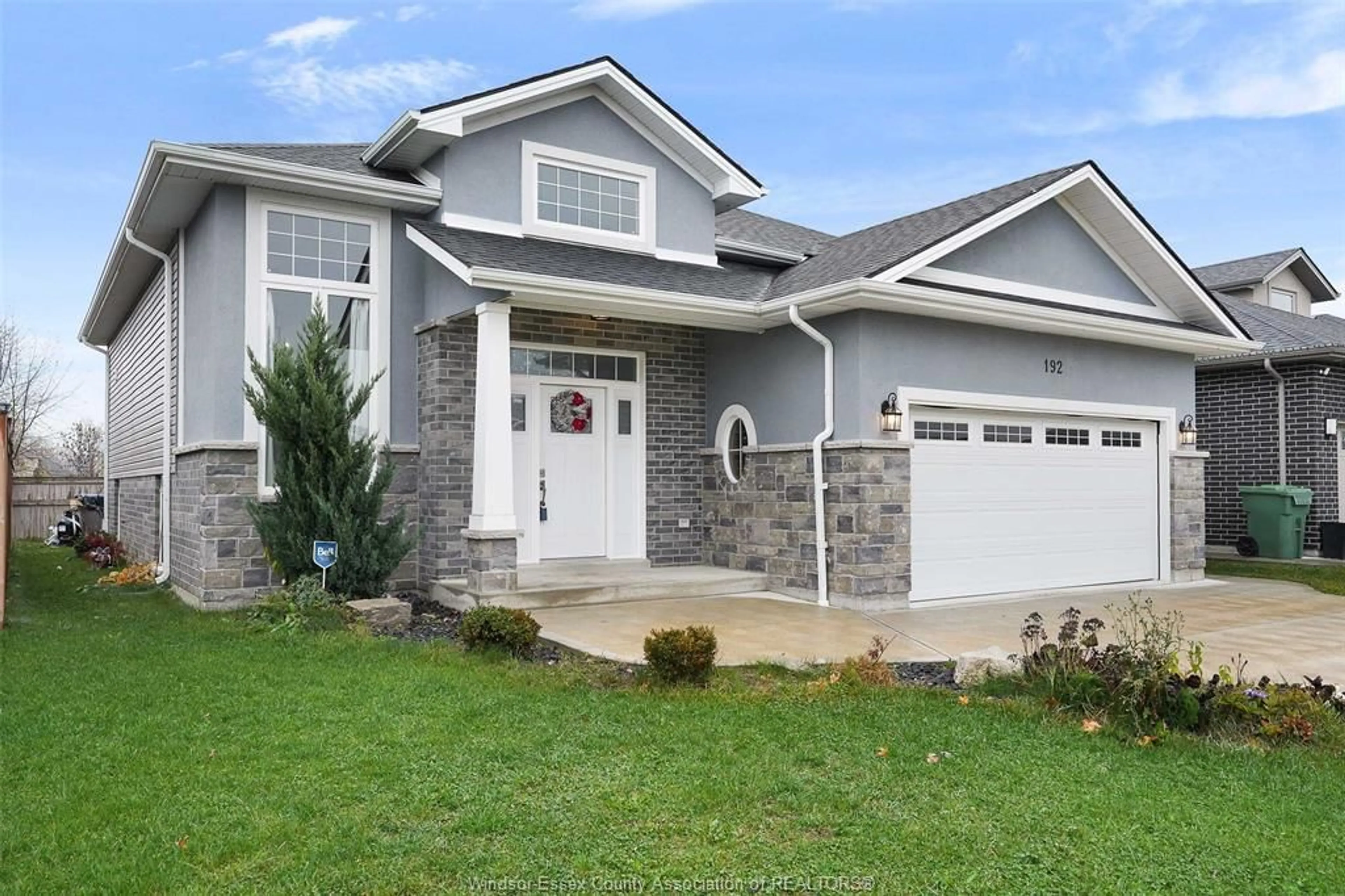 Home with vinyl exterior material, street for 192 LENNOX Ave, Essex Ontario N8M 0A7