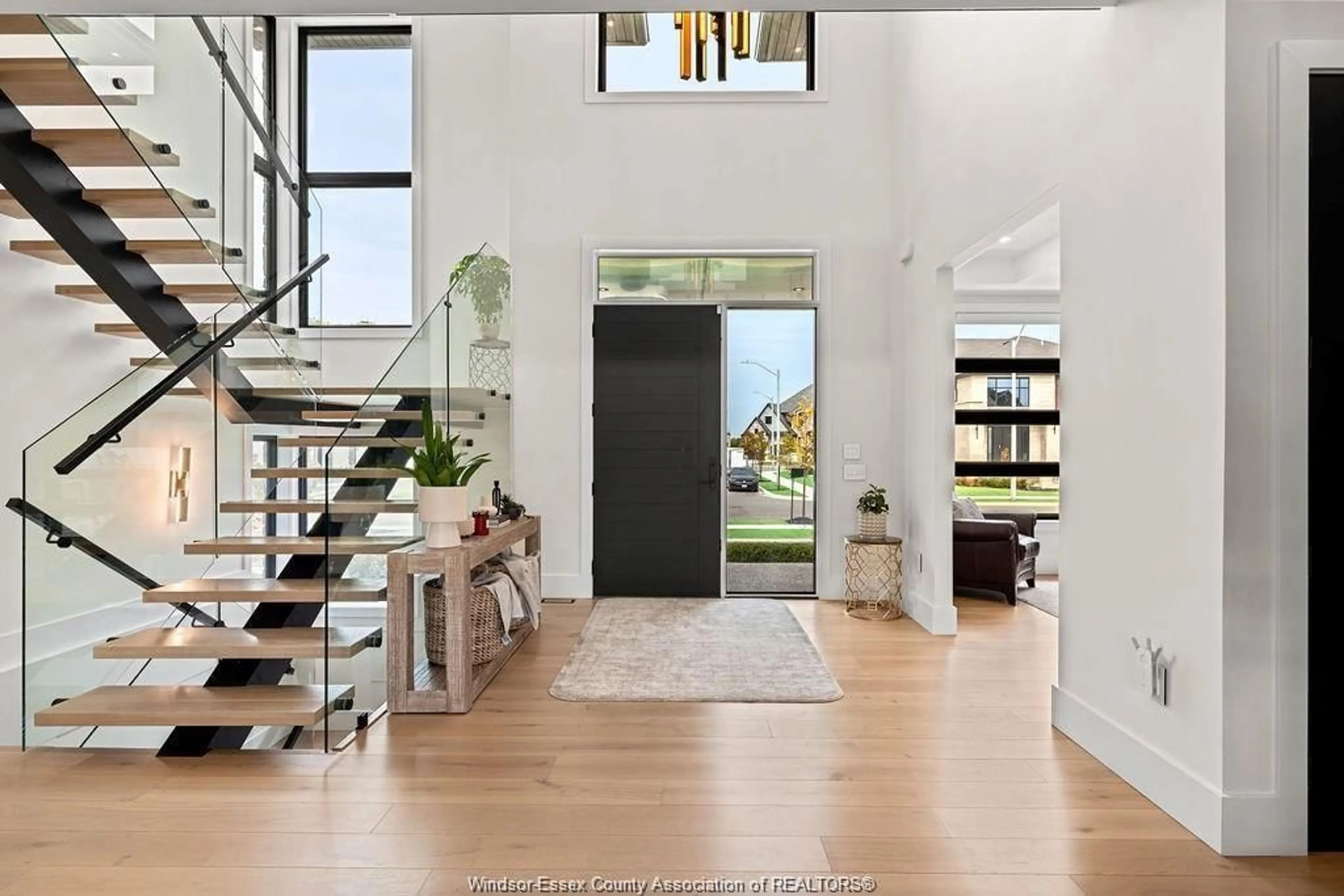 Indoor entryway for 3510 FIORINA St, LaSalle Ontario N9H 0M9