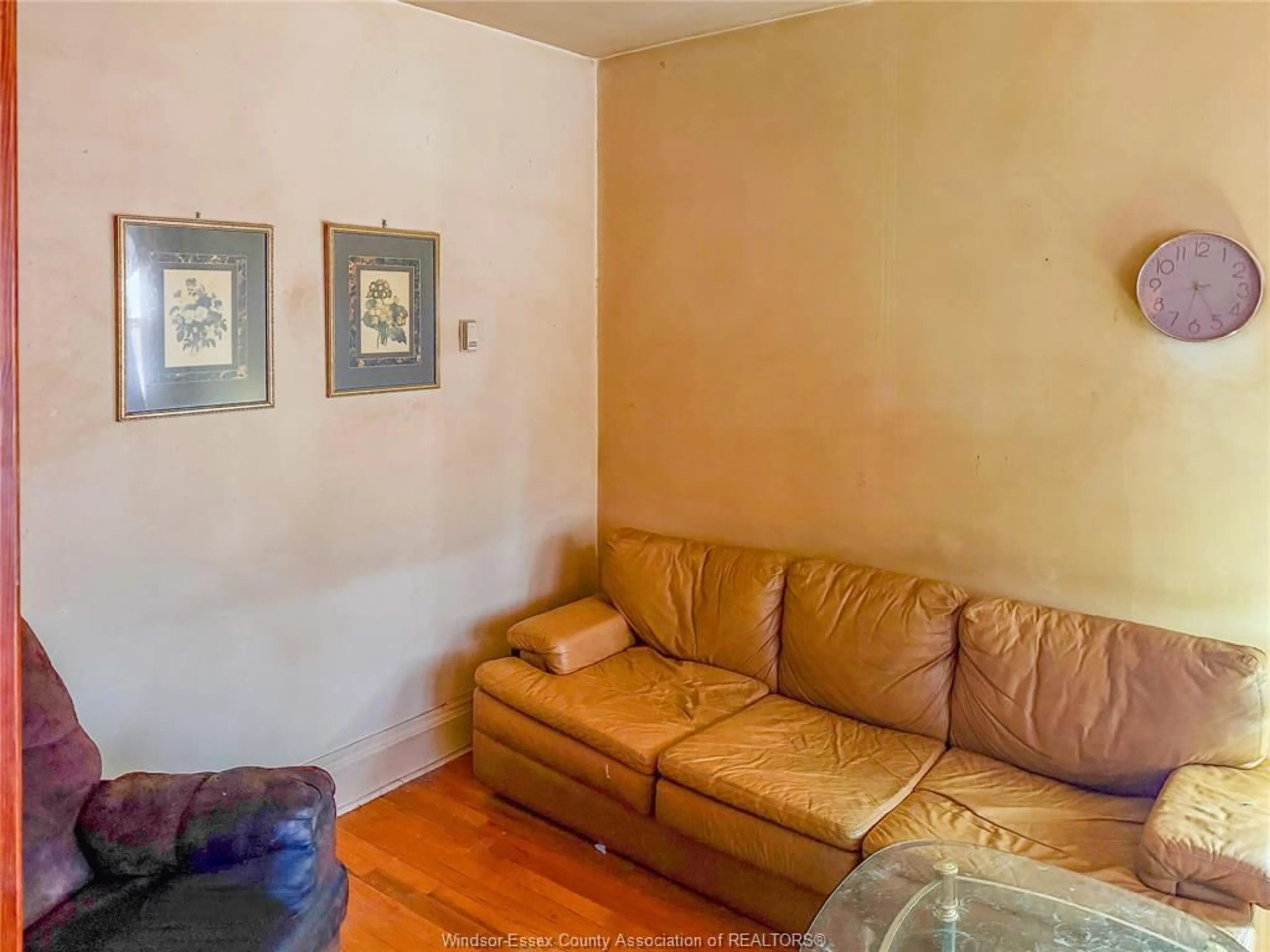 Living room with furniture, unknown for 924 WINDERMERE, Windsor Ontario N8Y 3E4