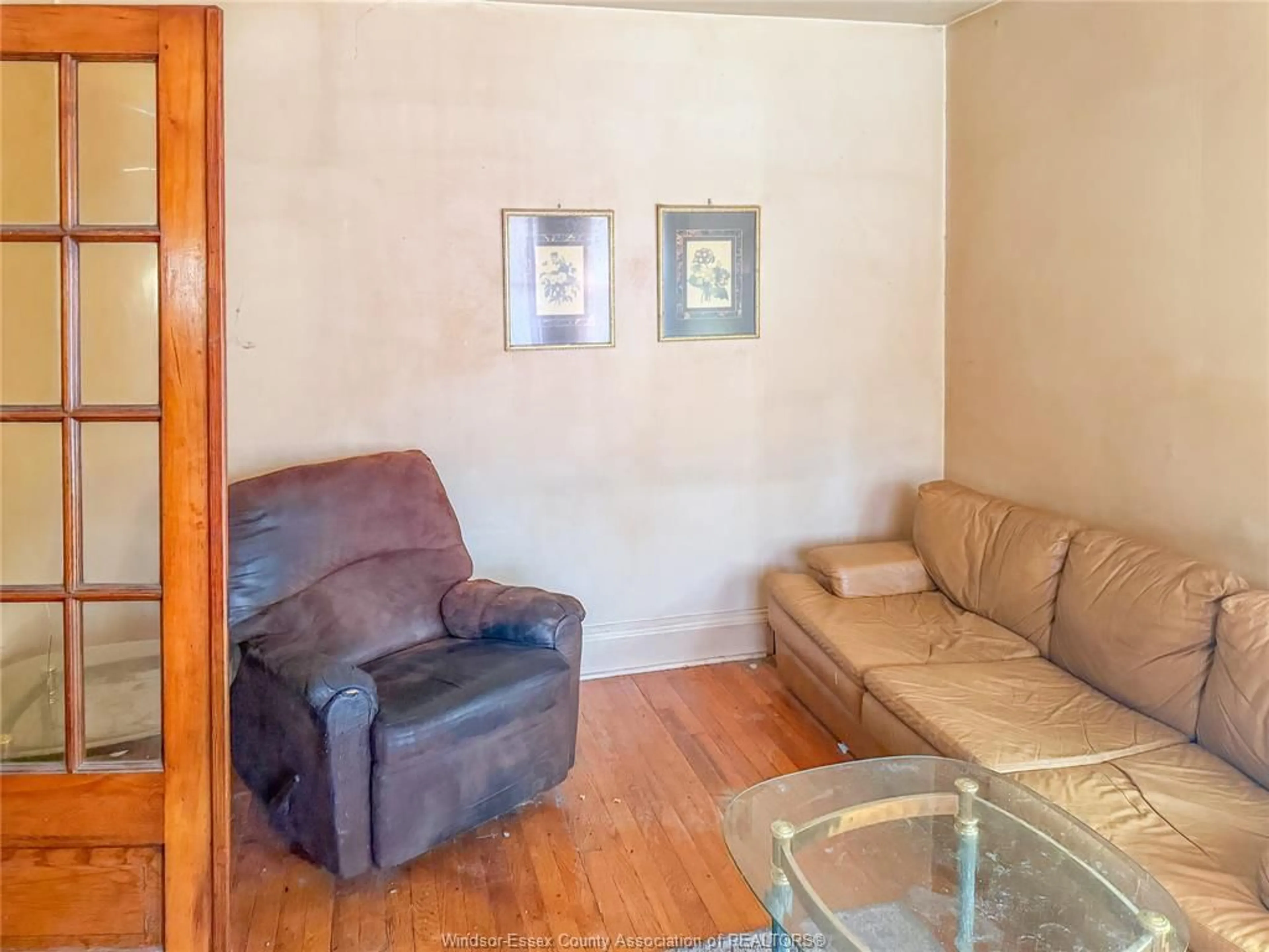 Living room with furniture, unknown for 924 WINDERMERE, Windsor Ontario N8Y 3E4