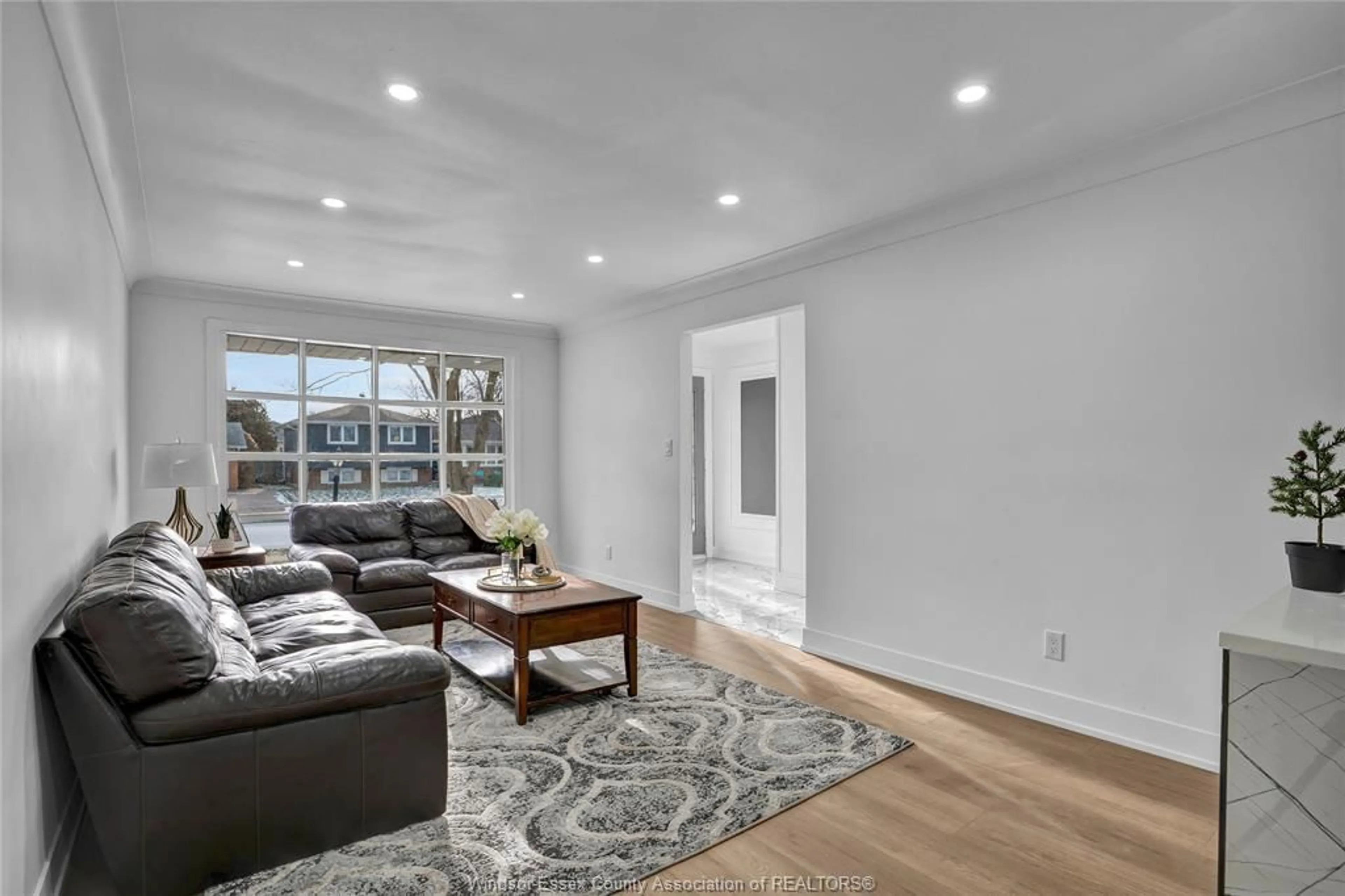 Living room with furniture, unknown for 9230 BEACHDALE, Windsor Ontario N8R 1R9