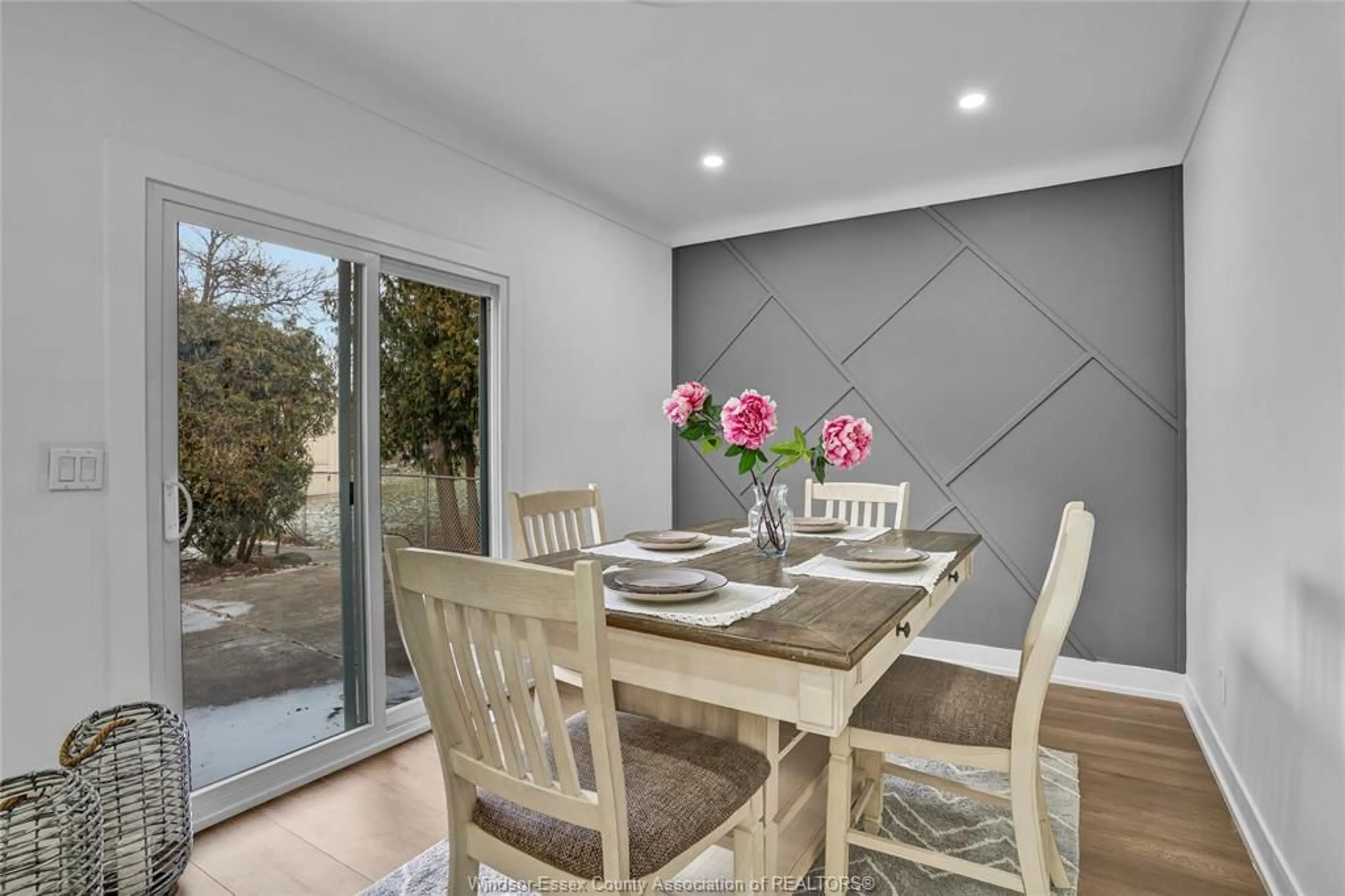 Dining room, ceramic/tile floor for 9230 BEACHDALE, Windsor Ontario N8R 1R9