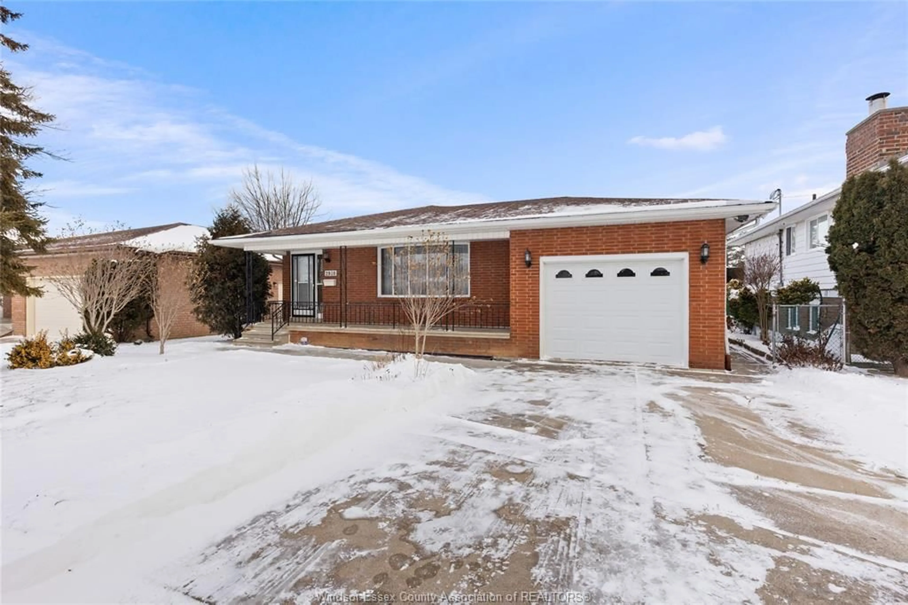 Home with brick exterior material, street for 2920 LLOYD GEORGE Blvd, Windsor Ontario N8T 2V1