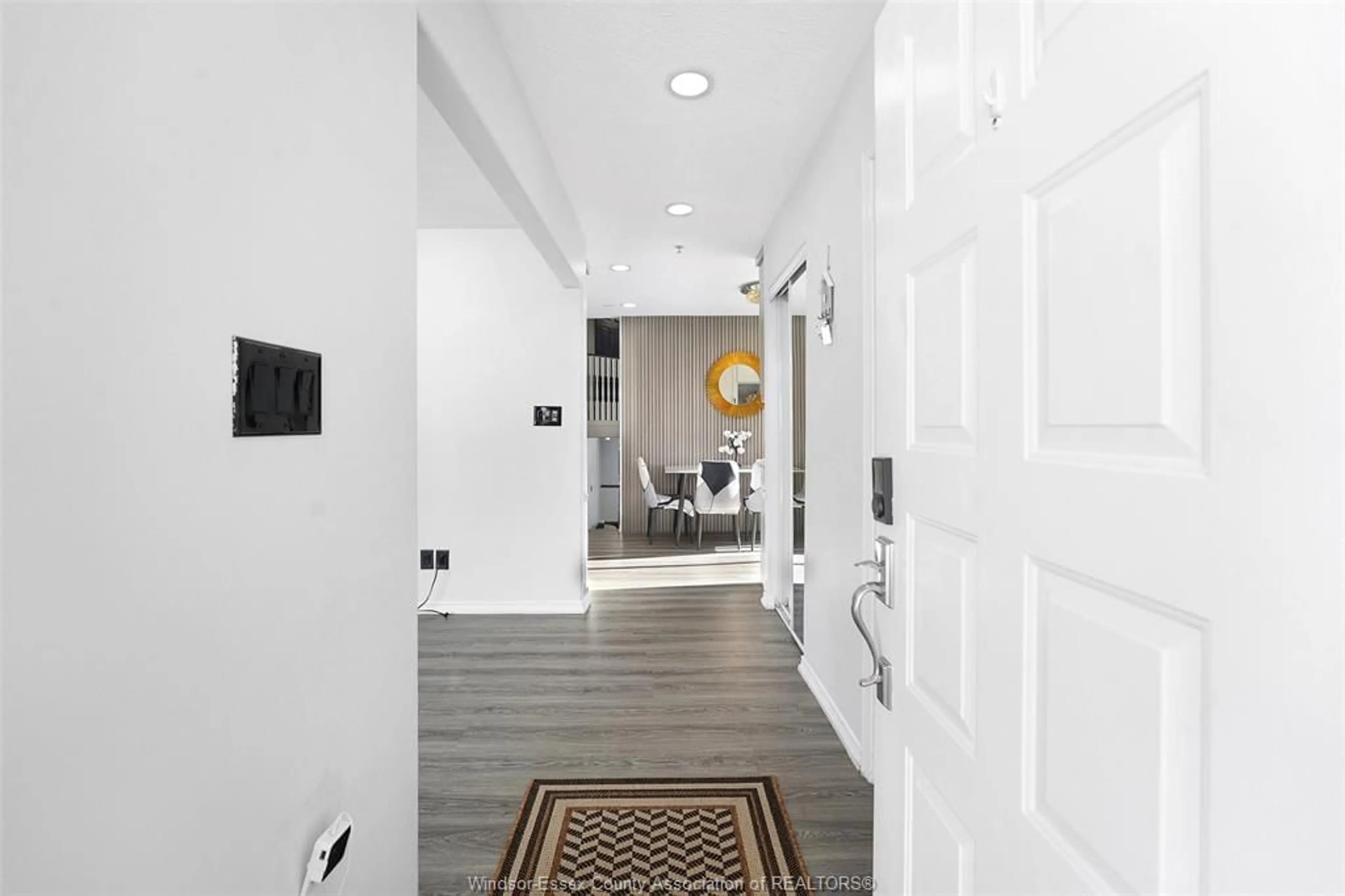 Indoor entryway for 3812 DEVONWOOD Ave, Windsor Ontario N8W 5R6