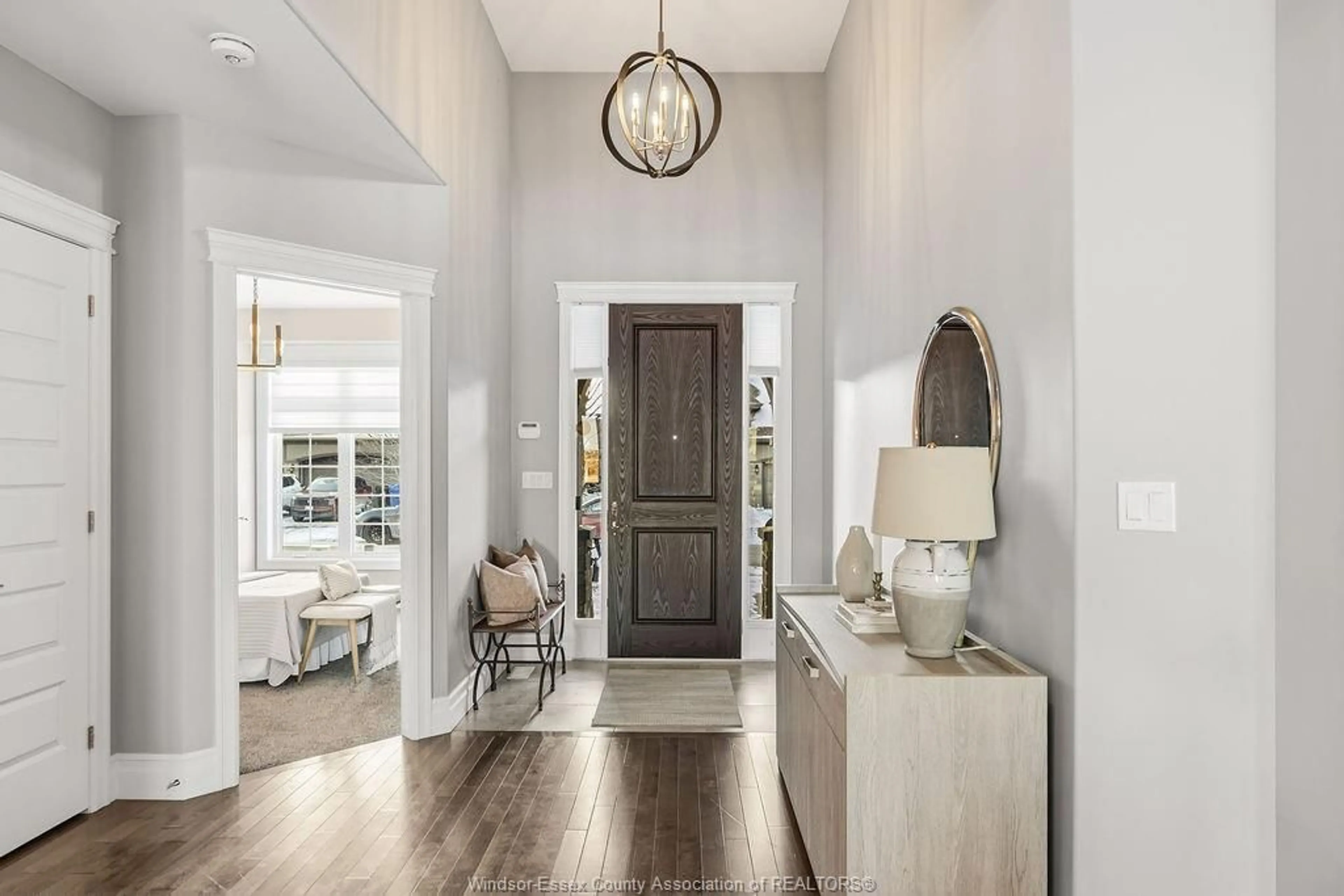 Indoor entryway for 1712 Cypress Ave, Windsor Ontario N8P 0B8