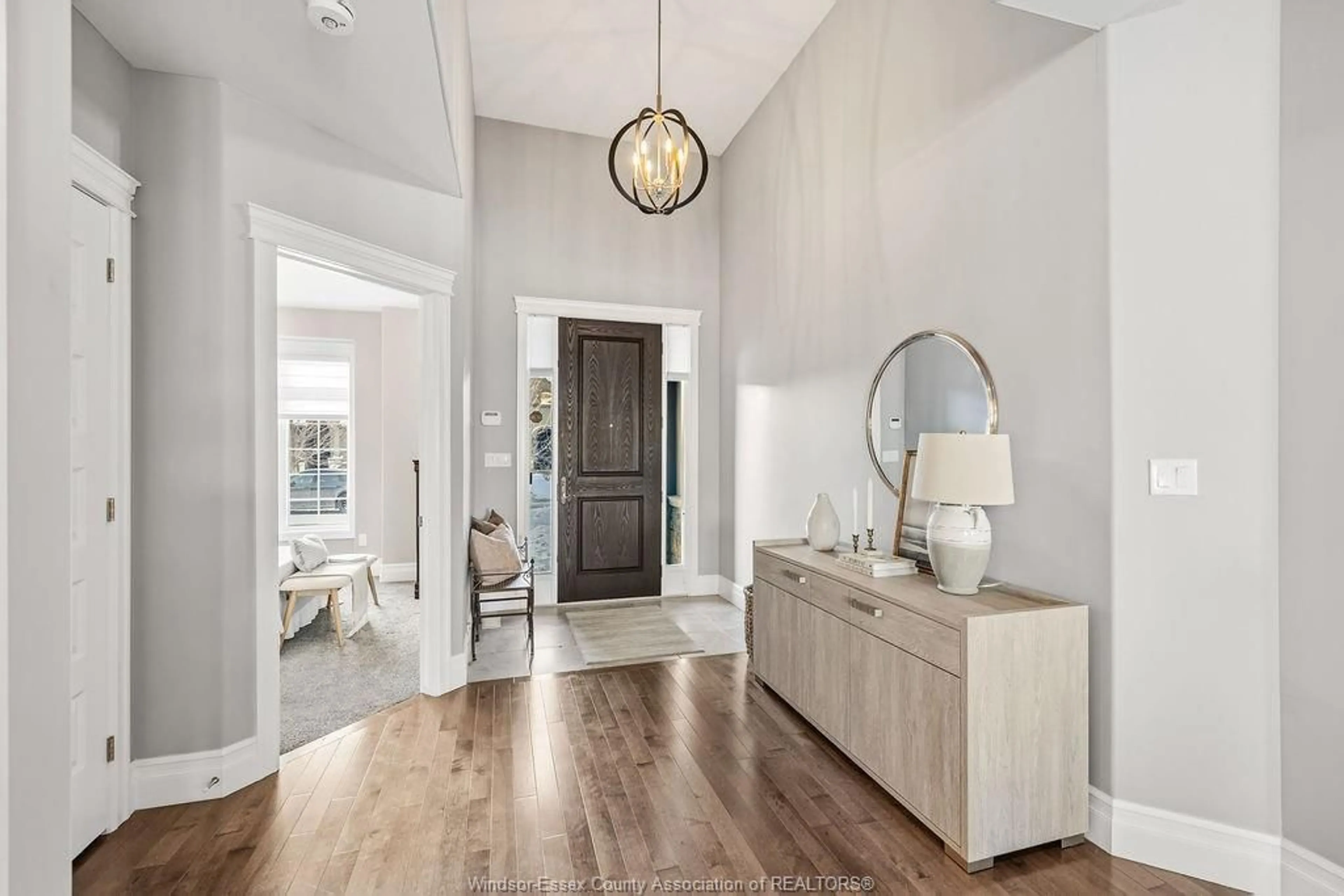 Indoor entryway for 1712 Cypress Ave, Windsor Ontario N8P 0B8