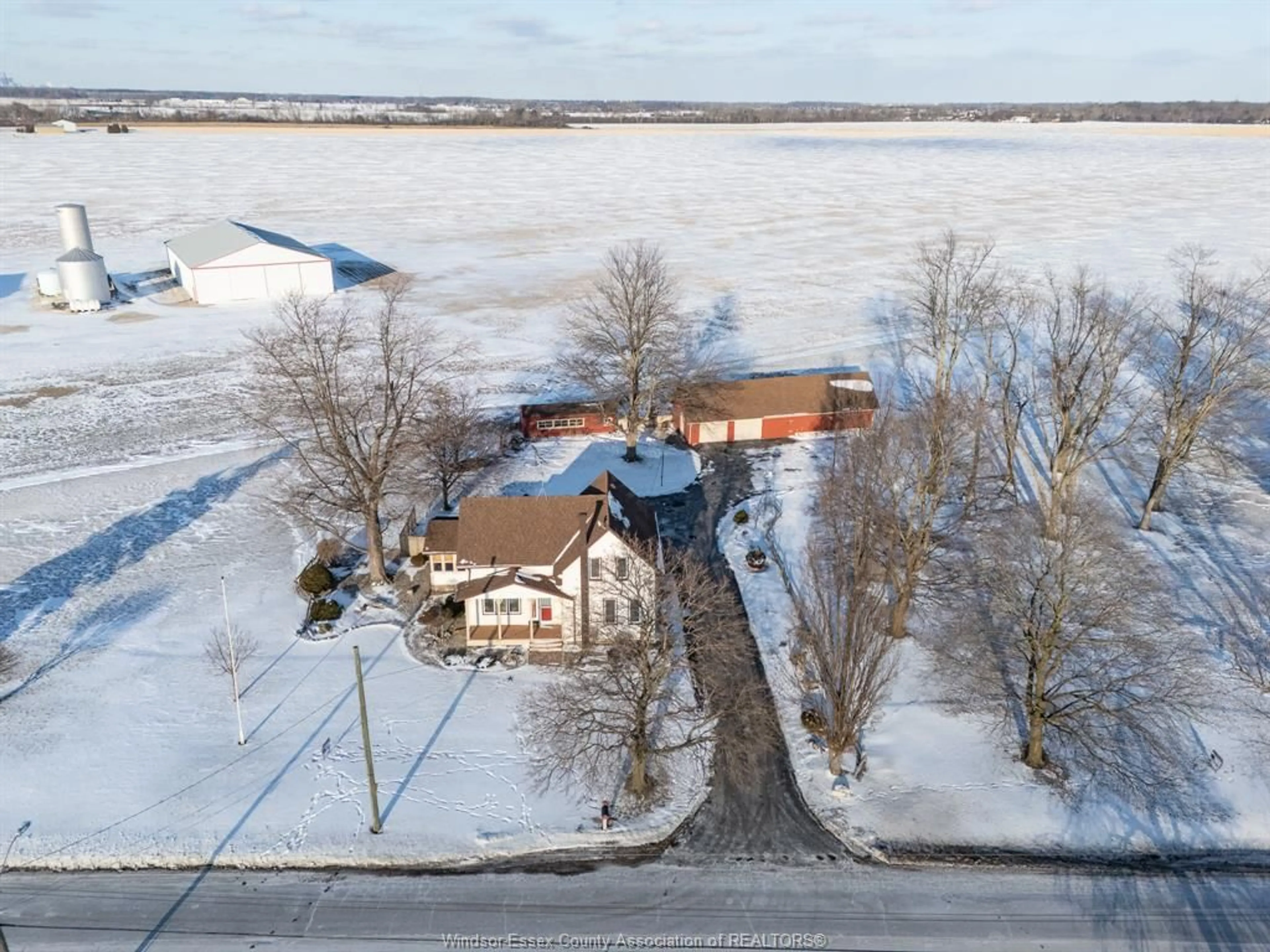 A pic from outside/outdoor area/front of a property/back of a property/a pic from drone, water/lake/river/ocean view for 8990 Canard Dr, LaSalle Ontario N9H 0H4