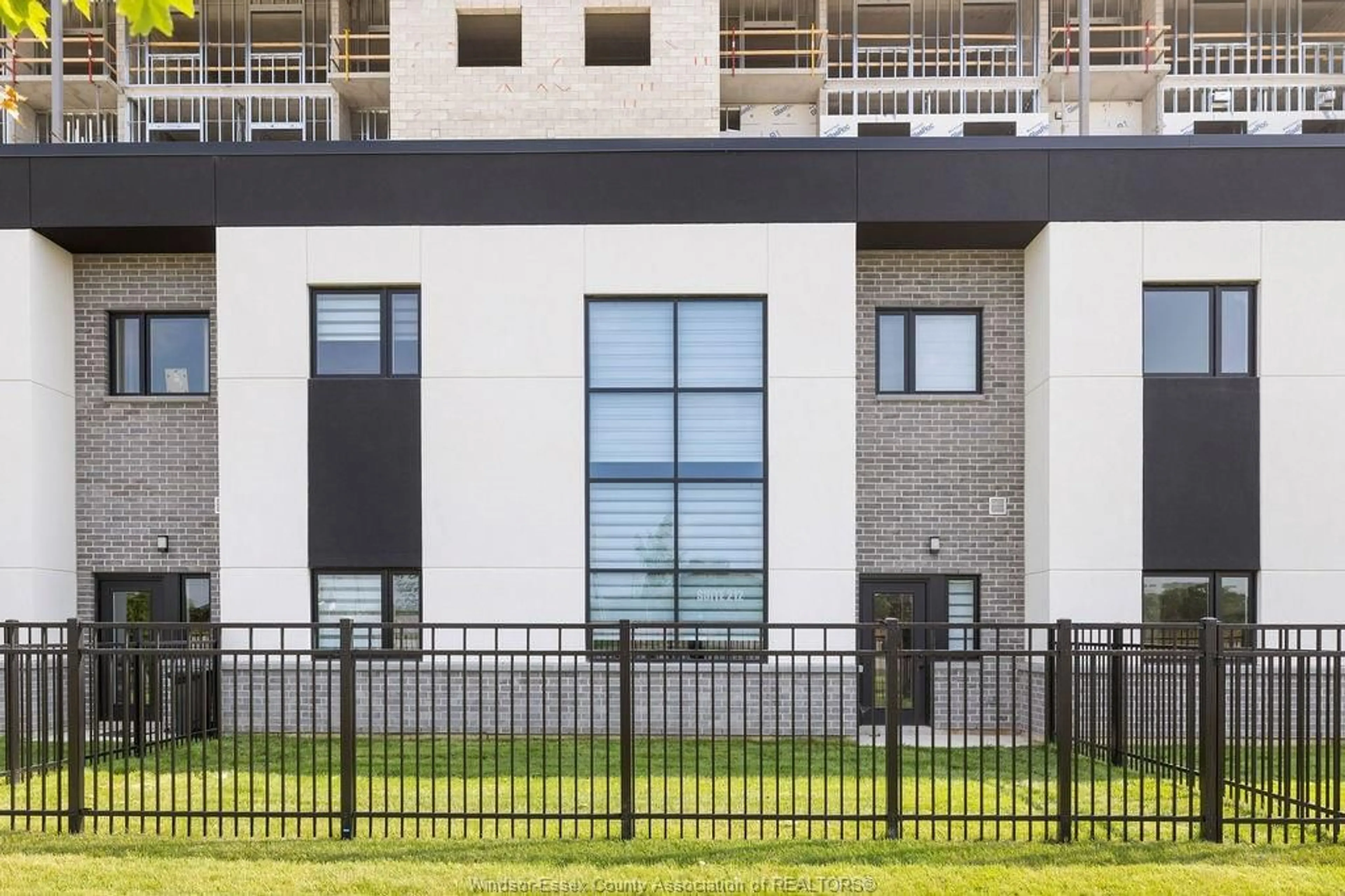 Unknown for 4400 LAURIER Pky #212, LaSalle Ontario N9H 0R1