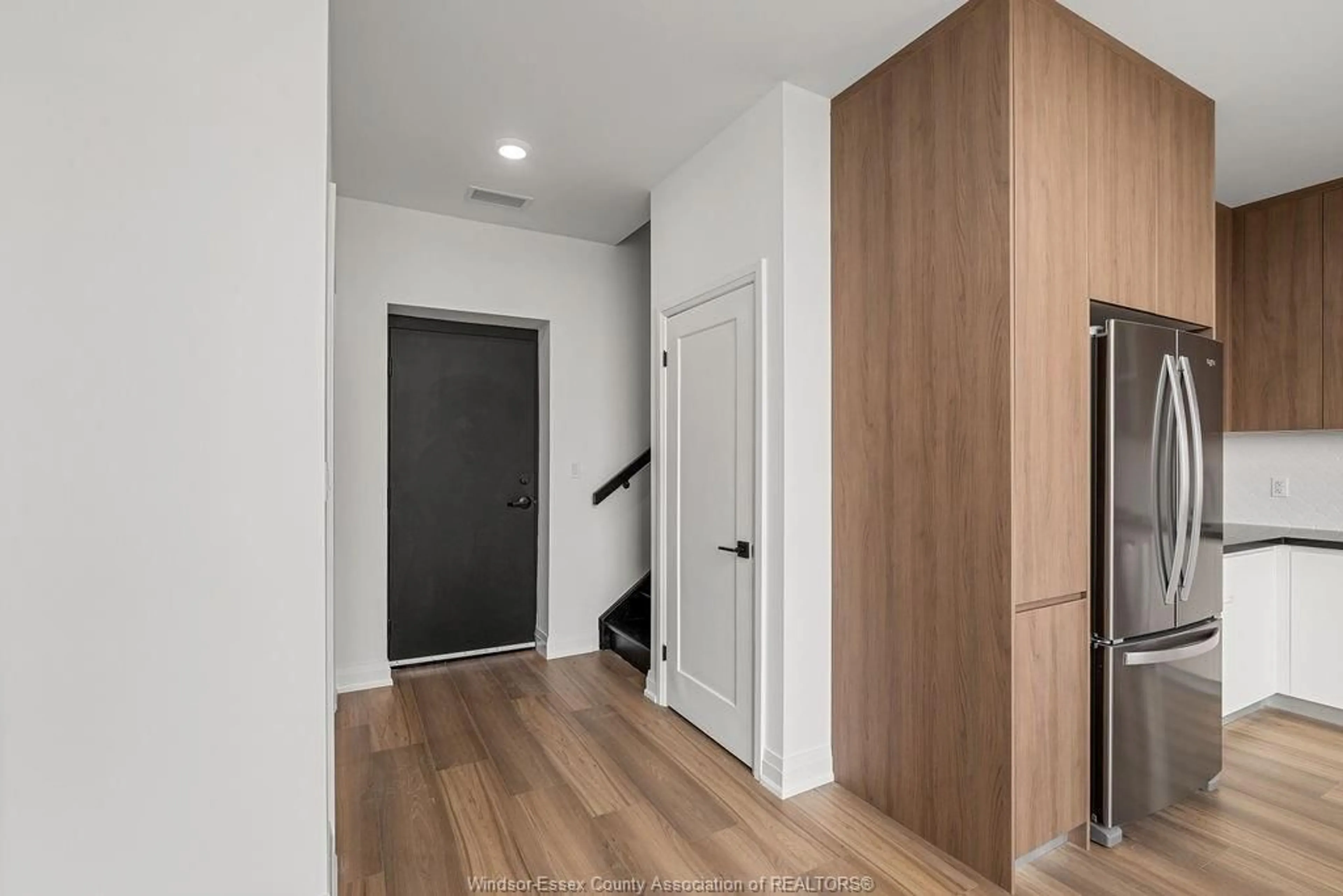 Indoor entryway for 4400 LAURIER Pky #212, LaSalle Ontario N9H 0R1