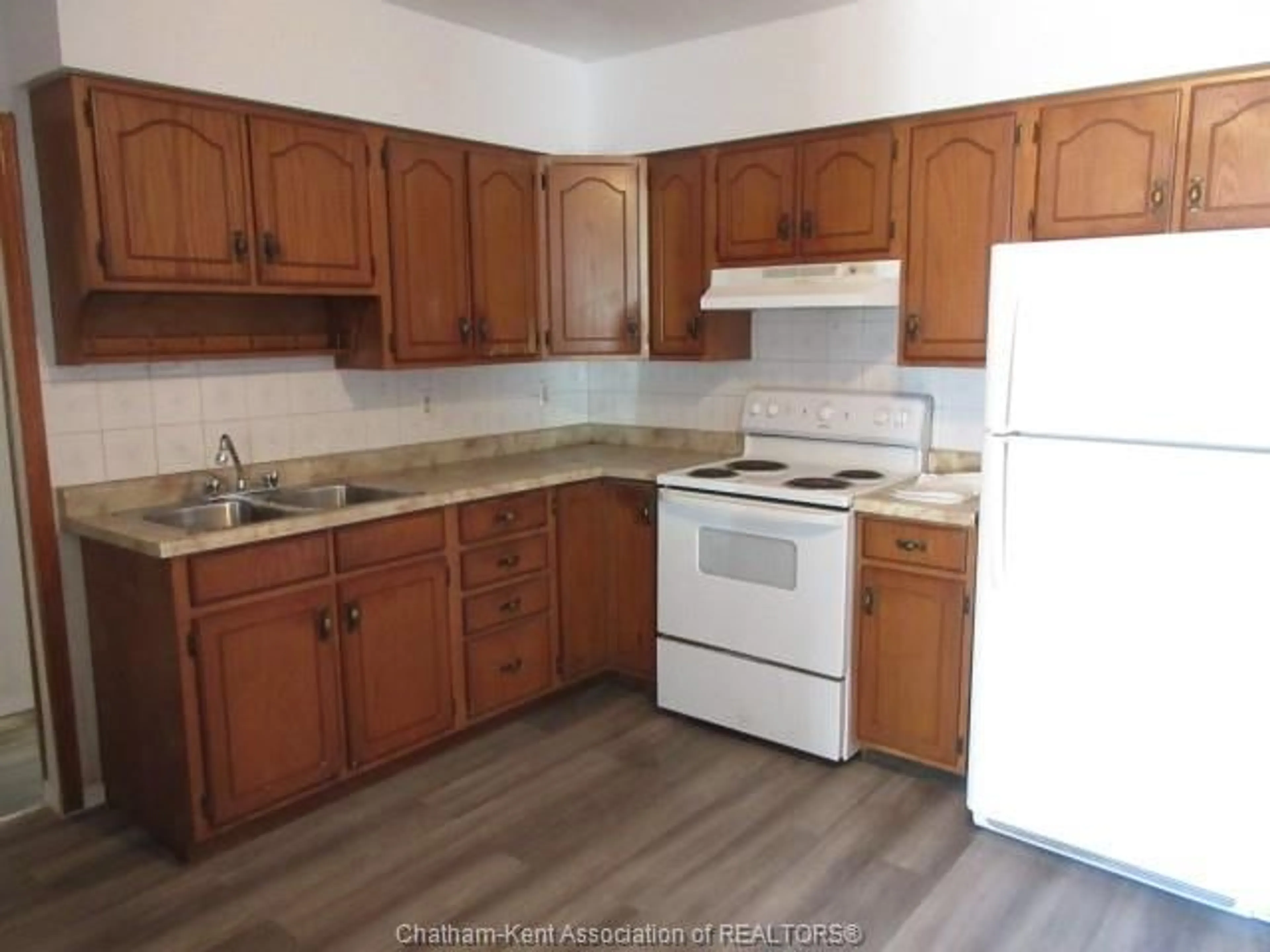 Standard kitchen, unknown for 258 William St, Dresden Ontario N0P 1M0