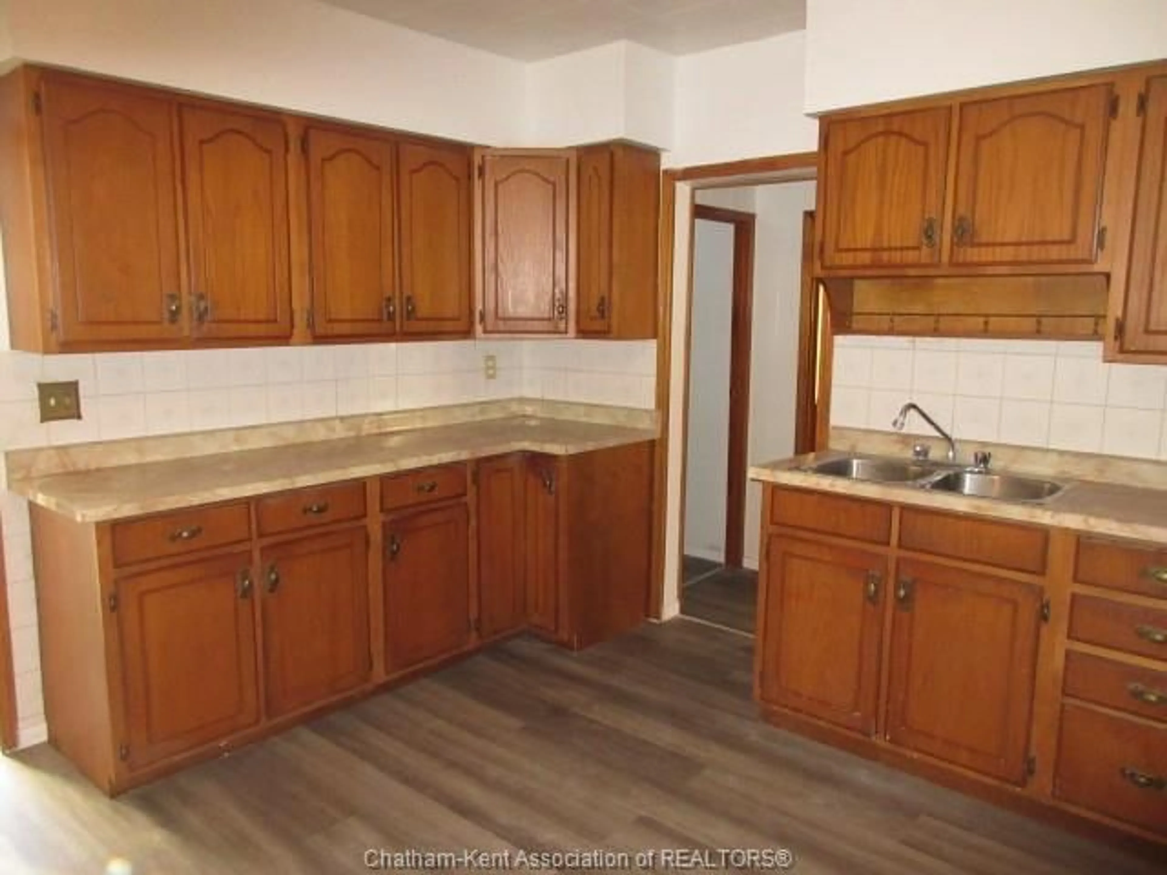 Standard kitchen, unknown for 258 William St, Dresden Ontario N0P 1M0