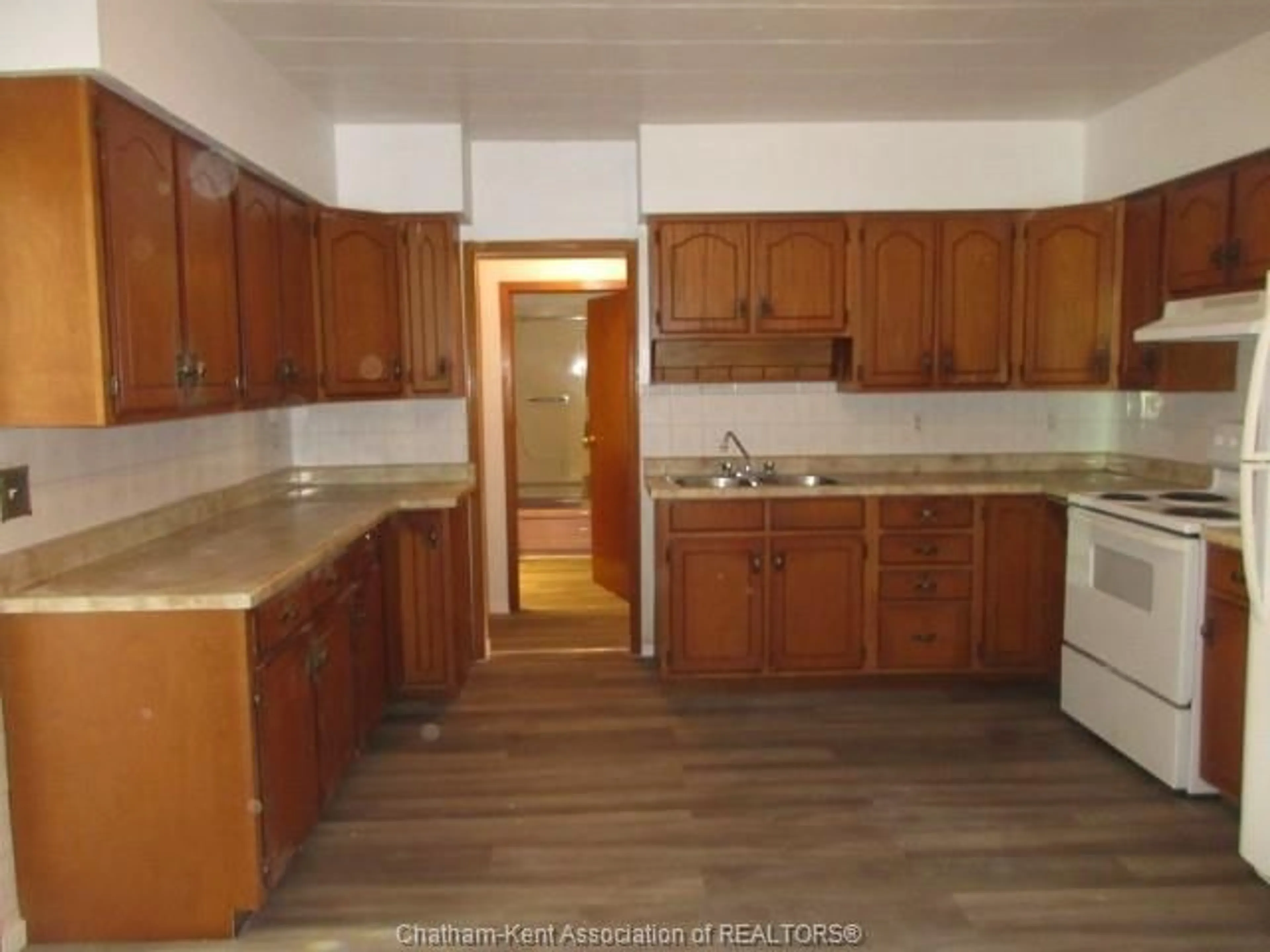 Standard kitchen, unknown for 258 William St, Dresden Ontario N0P 1M0