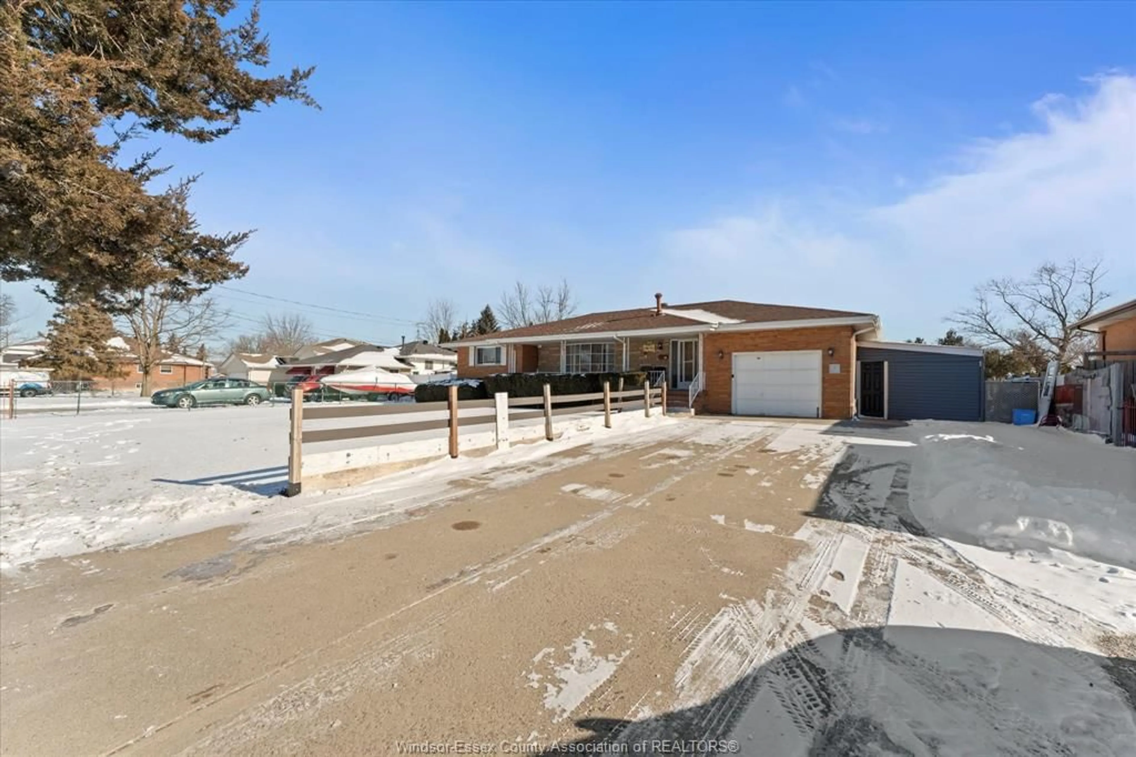 A pic from outside/outdoor area/front of a property/back of a property/a pic from drone, street for 51 FRYER St, Amherstburg Ontario N9V 2L5