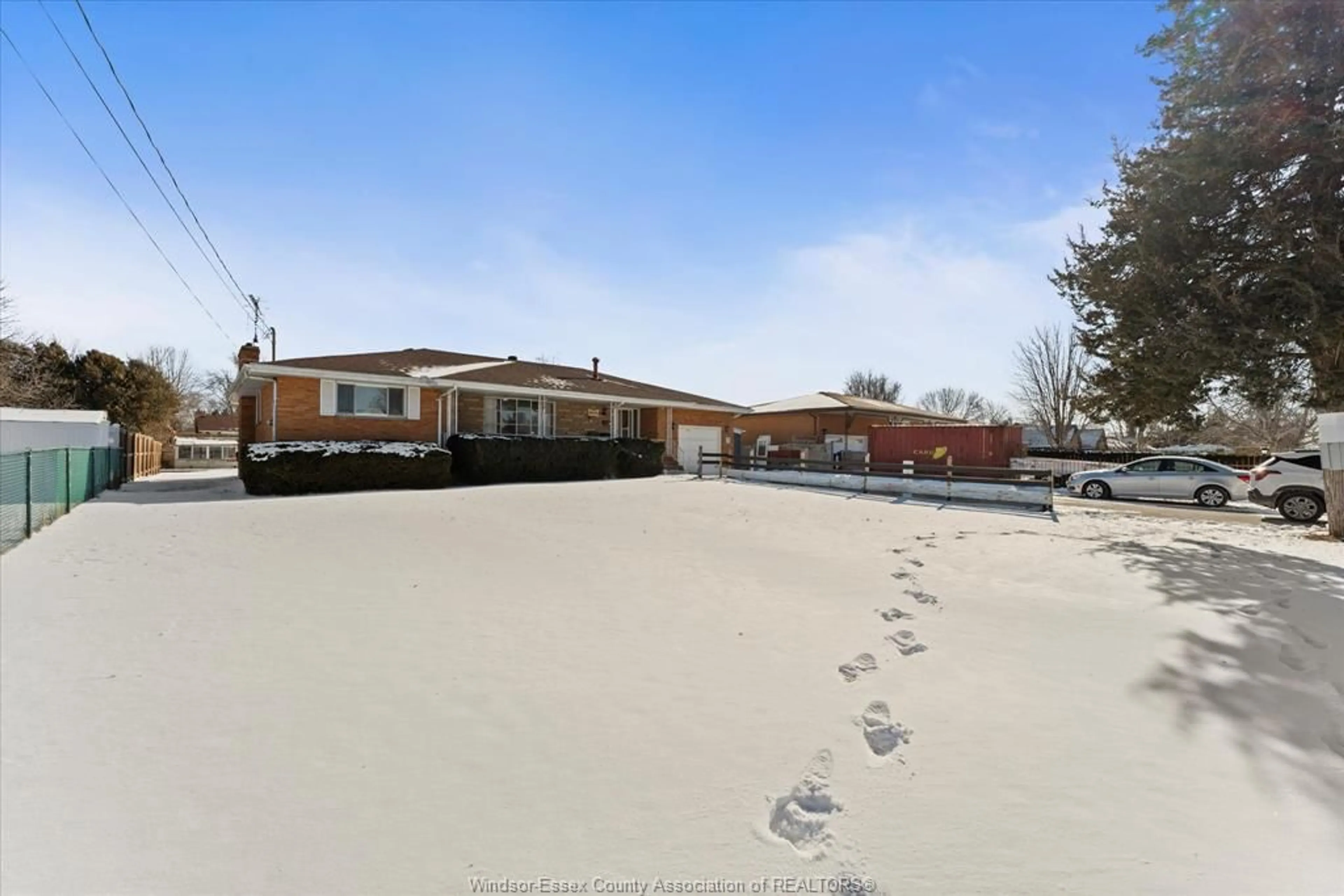 A pic from outside/outdoor area/front of a property/back of a property/a pic from drone, street for 51 FRYER St, Amherstburg Ontario N9V 2L5