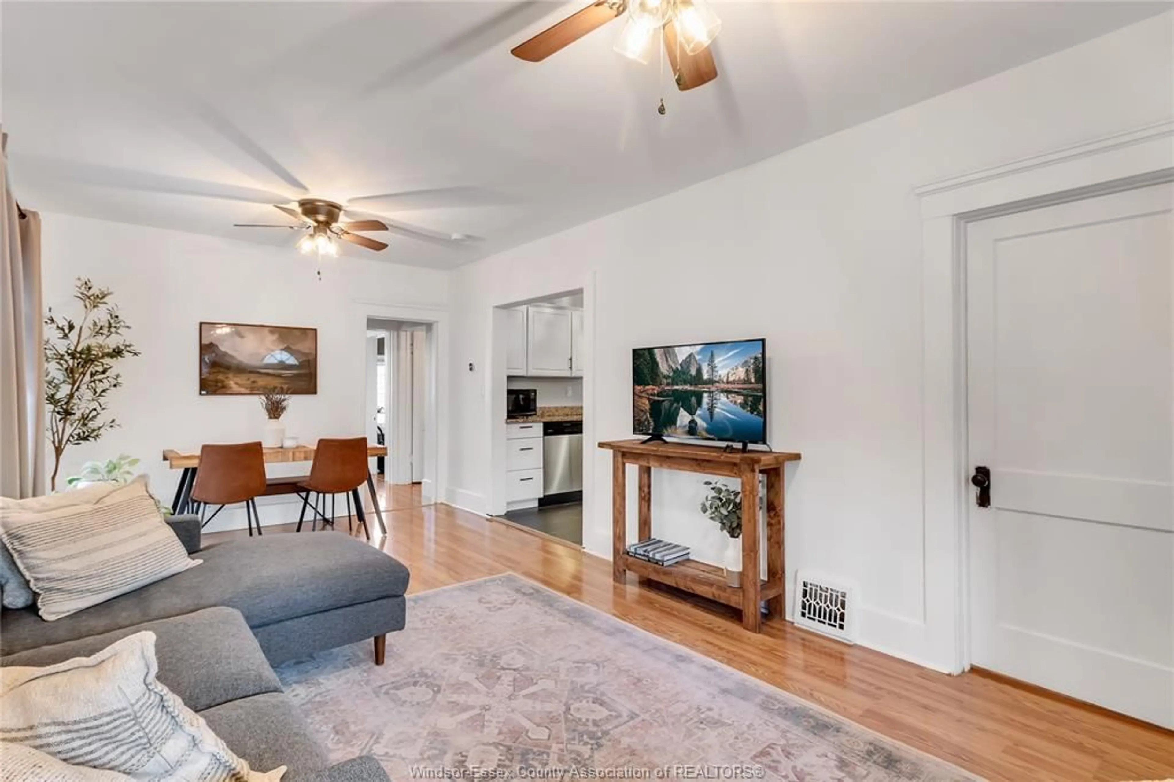 Living room with furniture, unknown for 1277 Lincoln, Windsor Ontario N8Y 2H9