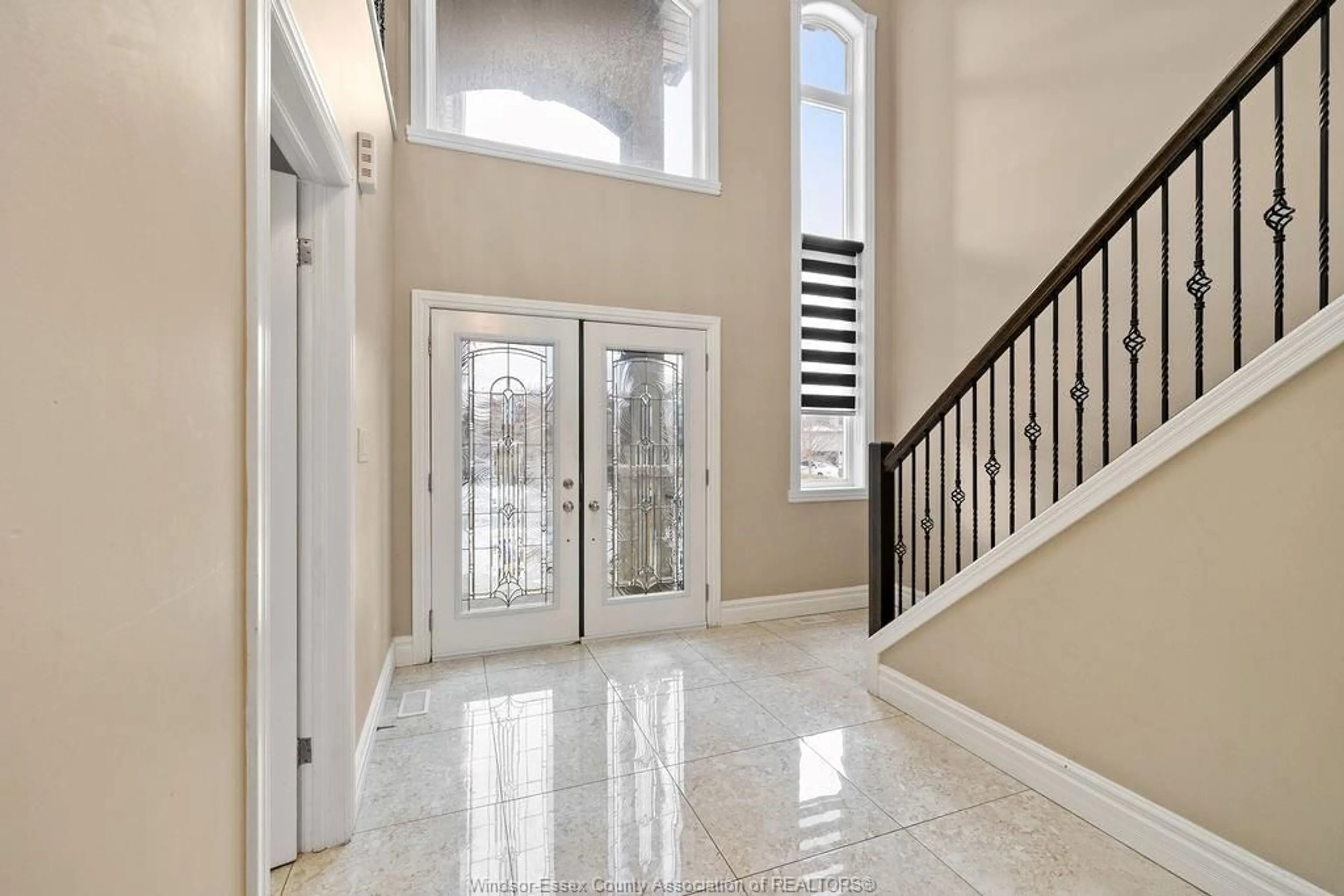 Indoor foyer for 3000 MCROBBIE Cres, Windsor Ontario N8R 0B1