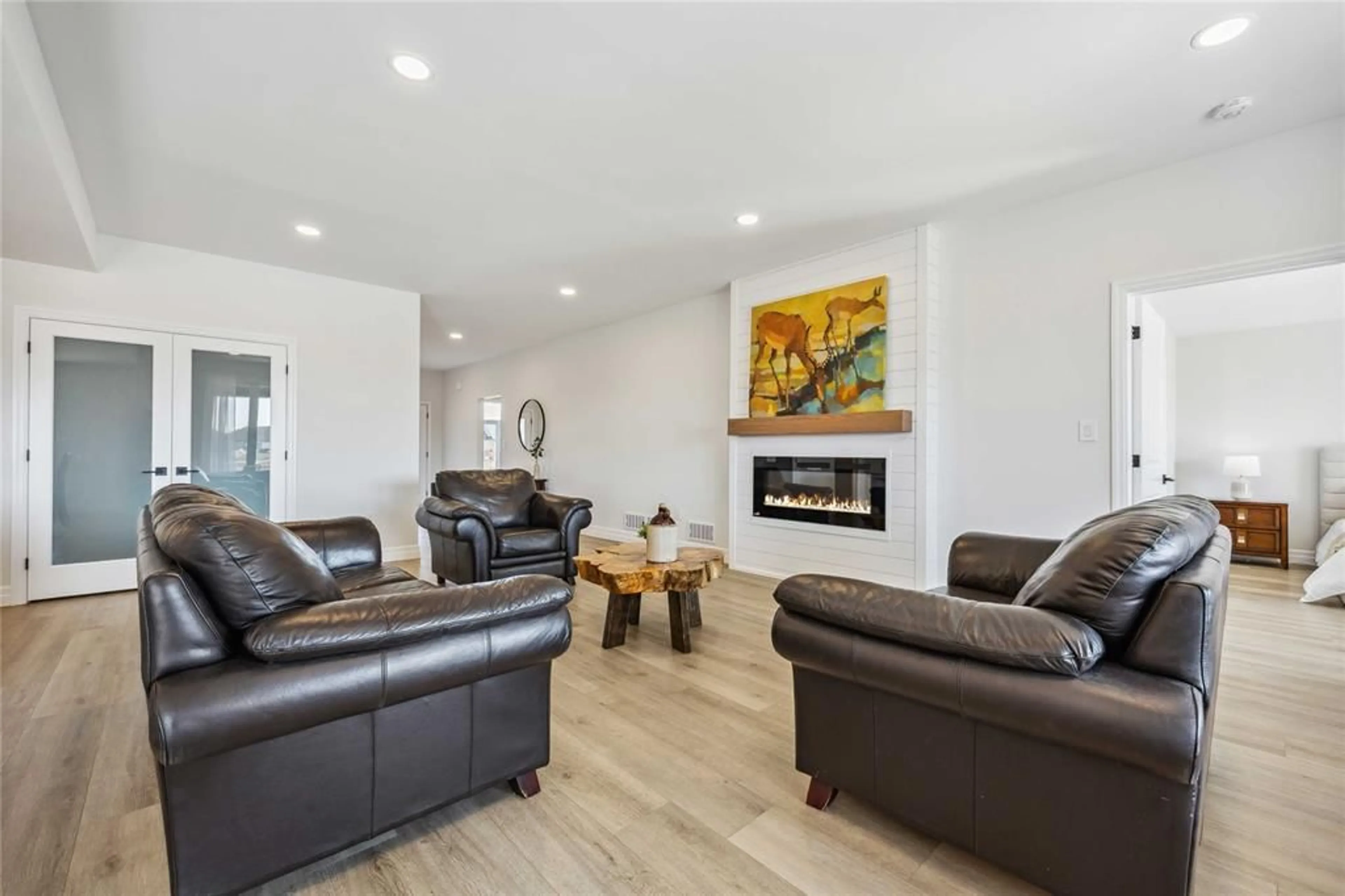 Living room with furniture, unknown for 640 Sweetbay Cres, Sarnia Ontario N7S 0B3