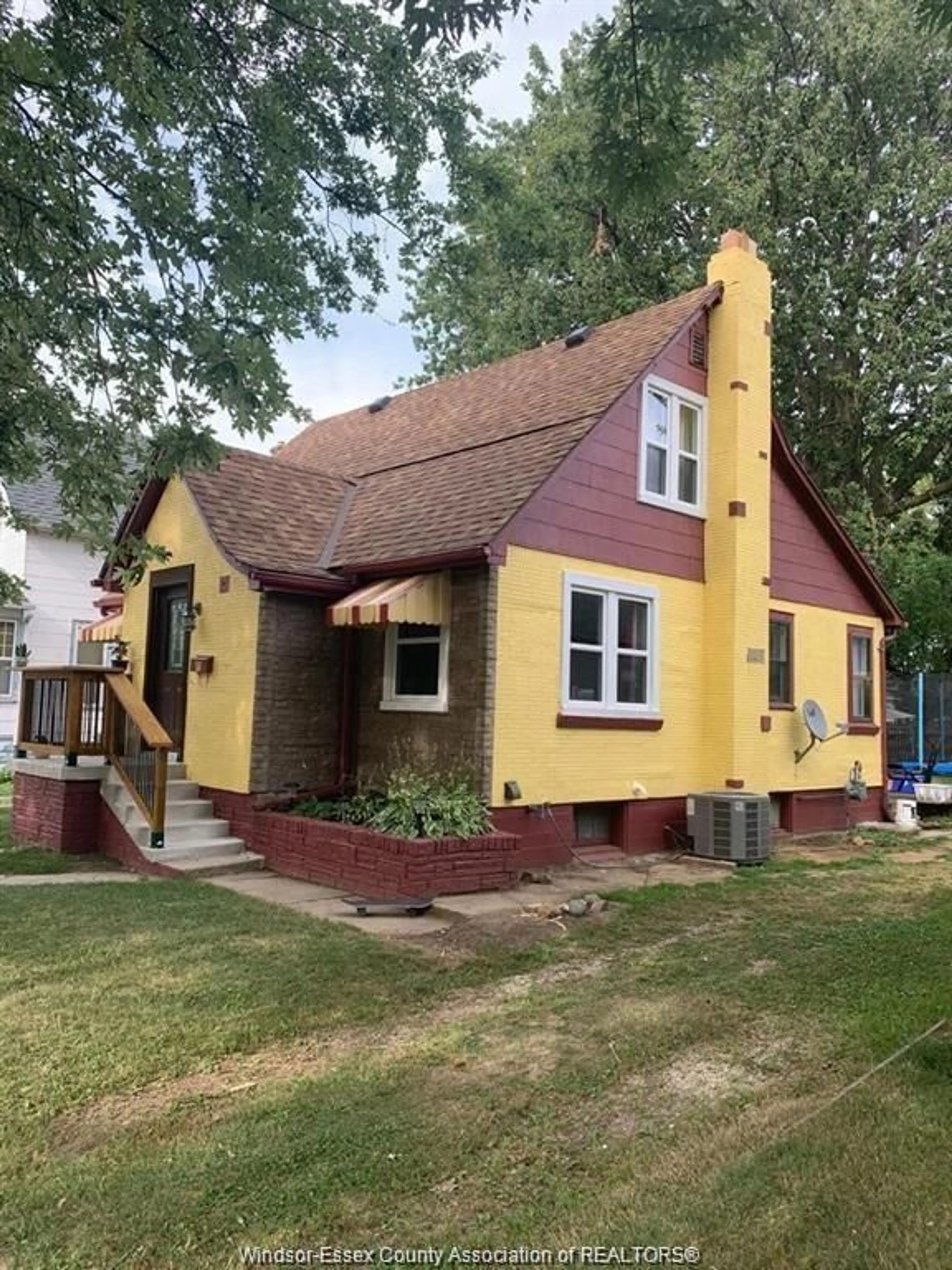 Home with brick exterior material, street for 18 ONTARIO, Leamington Ontario N8H 2T4