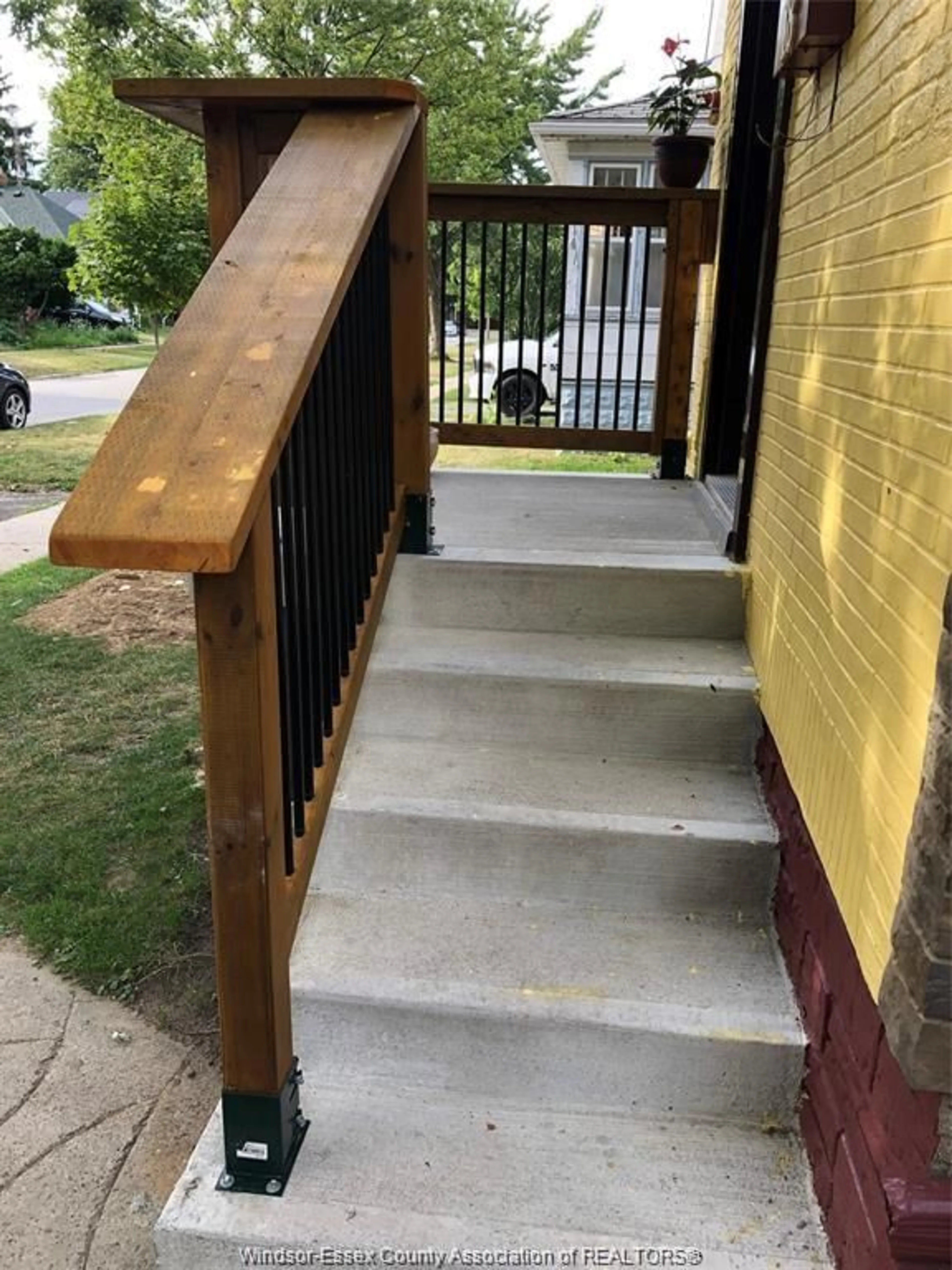 Stairs for 18 ONTARIO, Leamington Ontario N8H 2T4