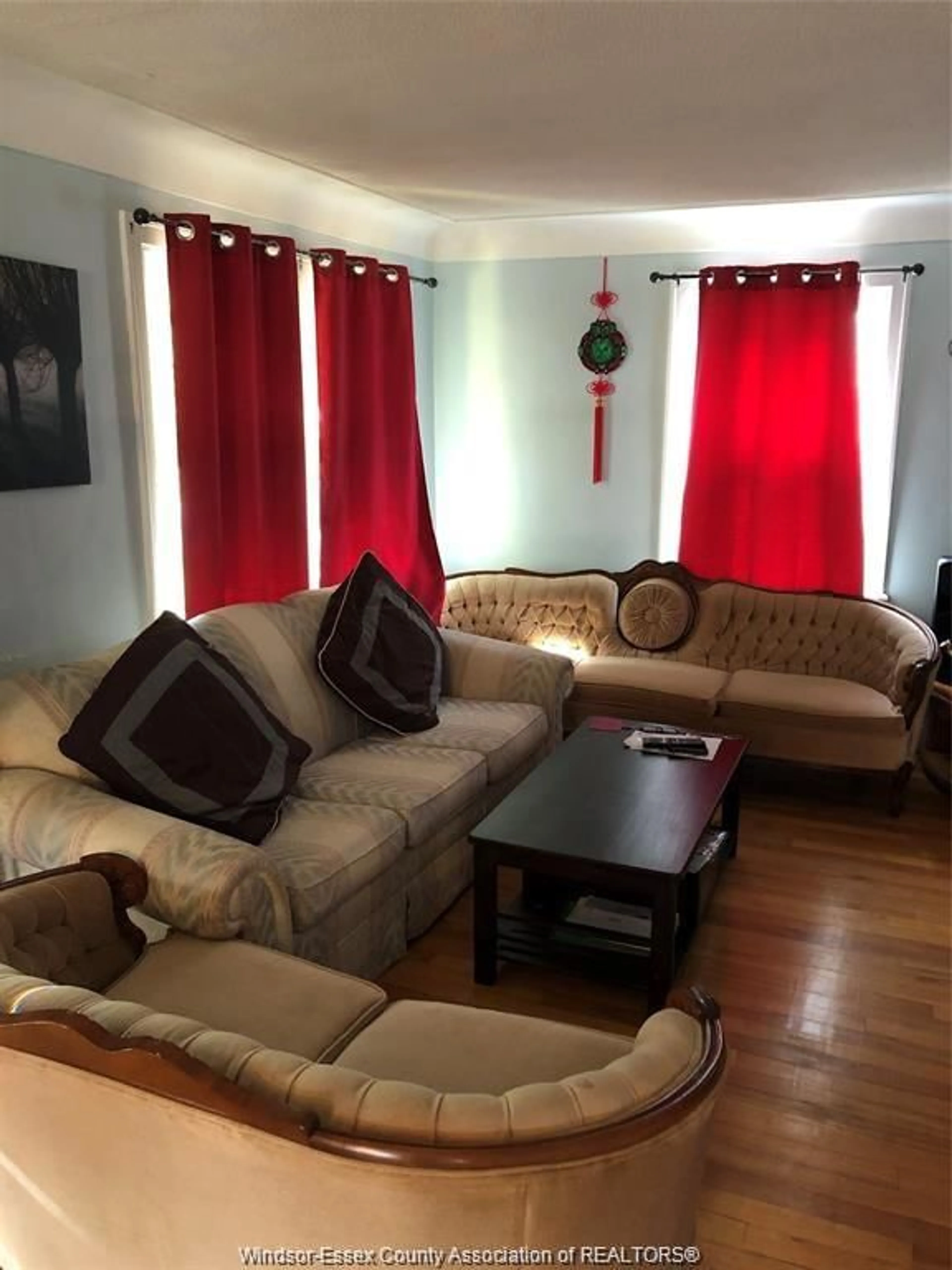 Living room with furniture, wood/laminate floor for 18 ONTARIO, Leamington Ontario N8H 2T4
