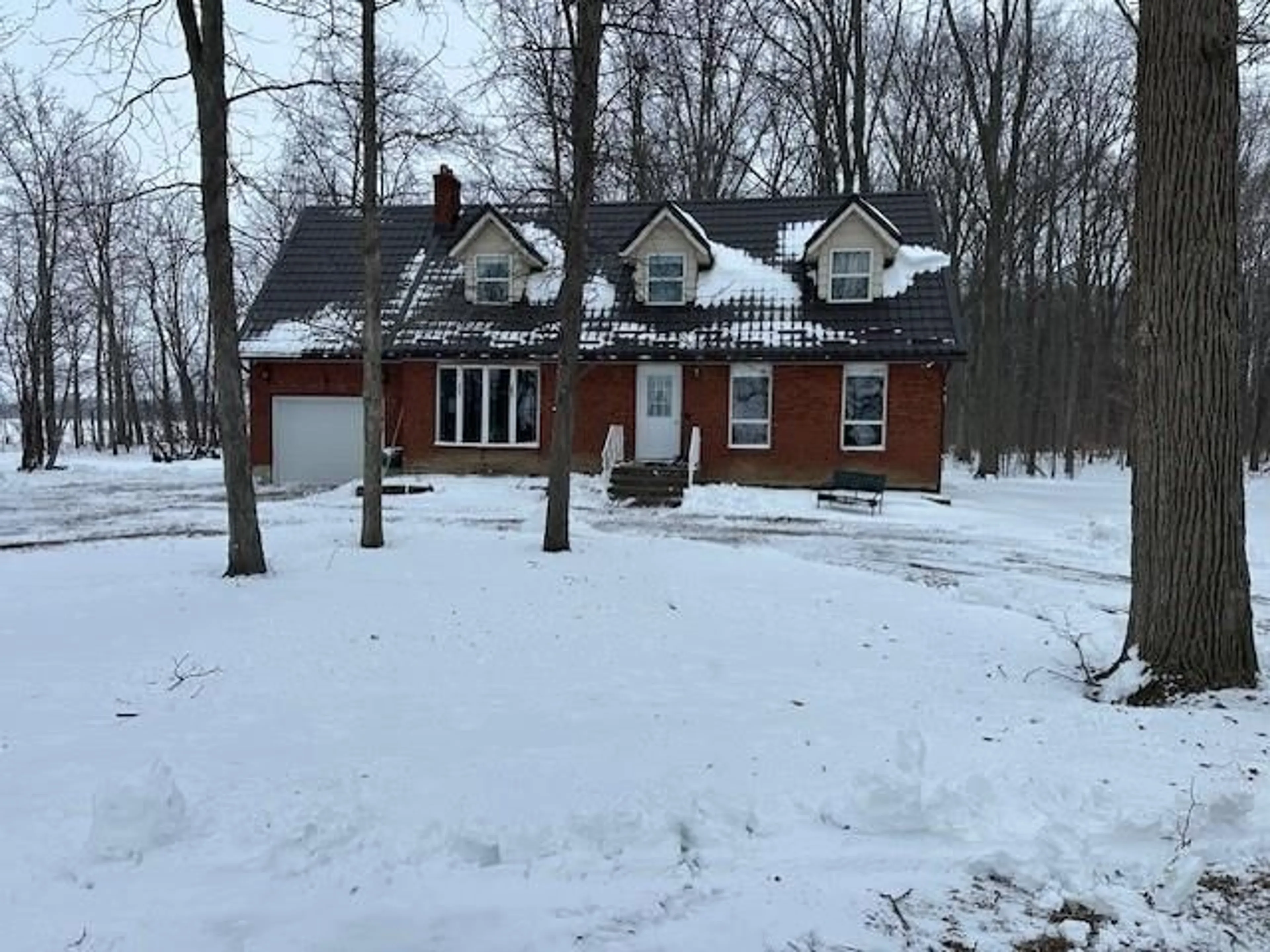 A pic from outside/outdoor area/front of a property/back of a property/a pic from drone, street for 4690 FOREST Rd, Brooke-Alvinston Ontario N0M 2S0