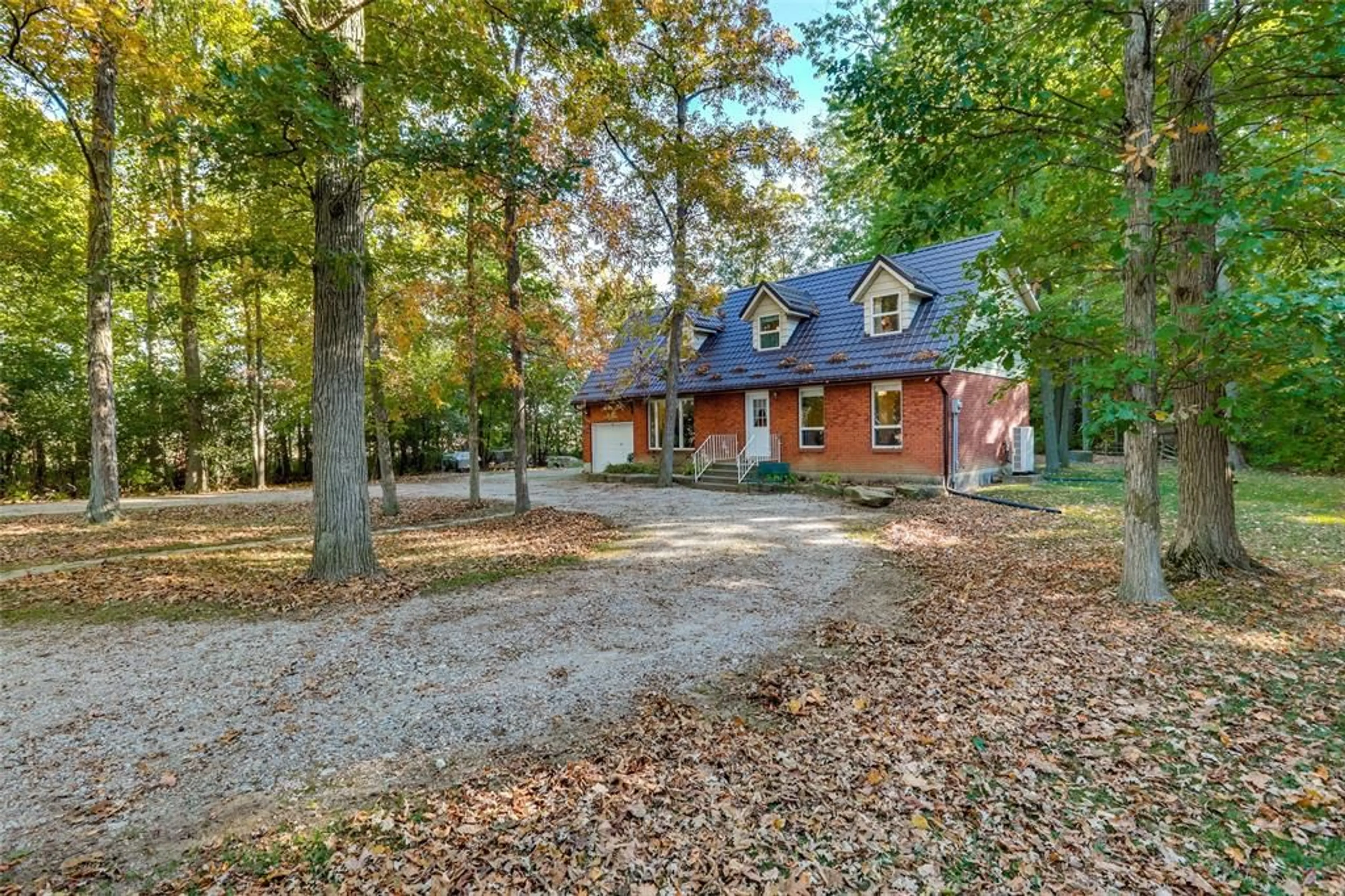 A pic from outside/outdoor area/front of a property/back of a property/a pic from drone, unknown for 4690 FOREST Rd, Brooke-Alvinston Ontario N0M 2S0