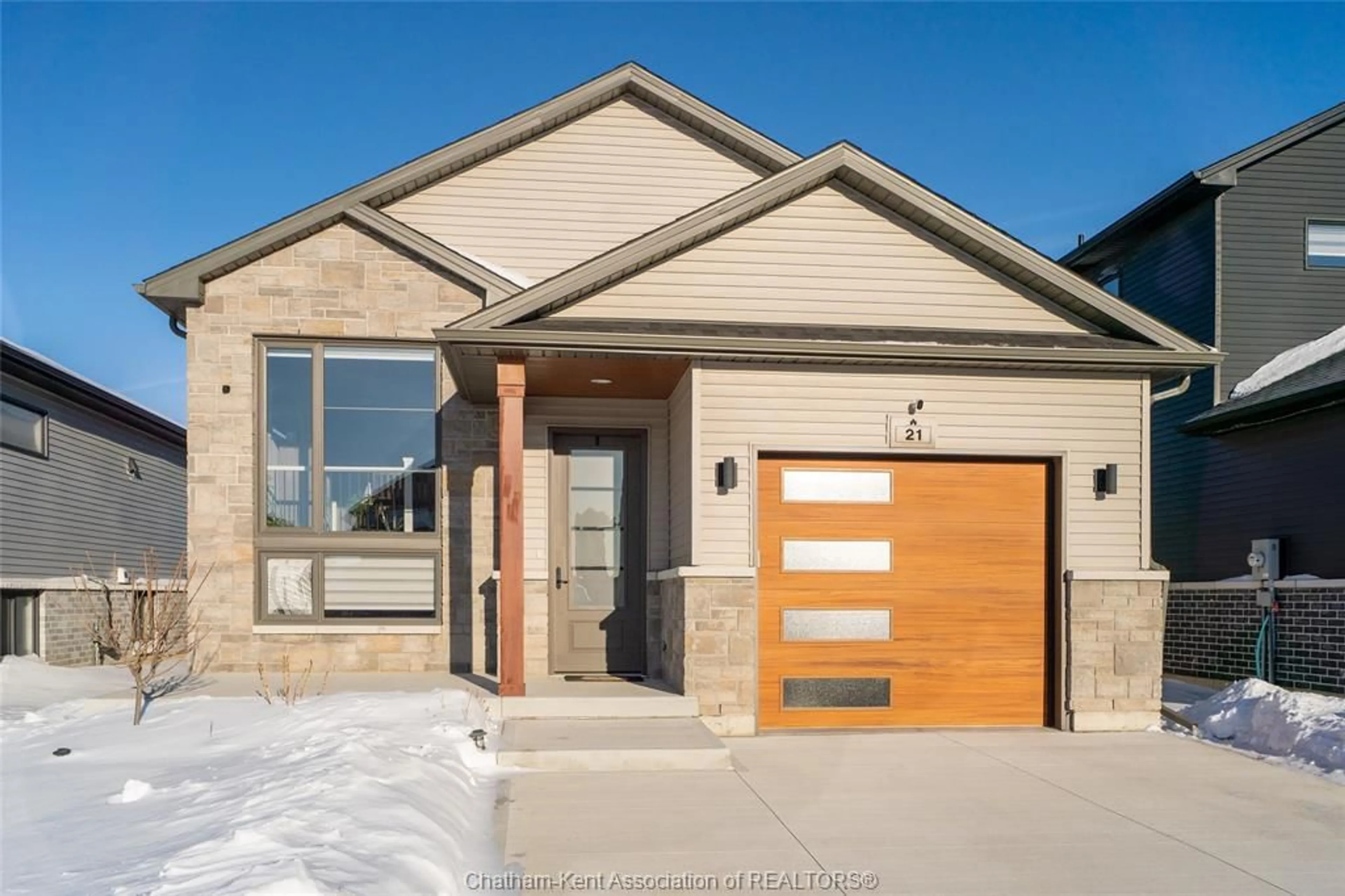 Home with brick exterior material, street for 21 Baffin Way, Chatham Ontario N7L 0C4