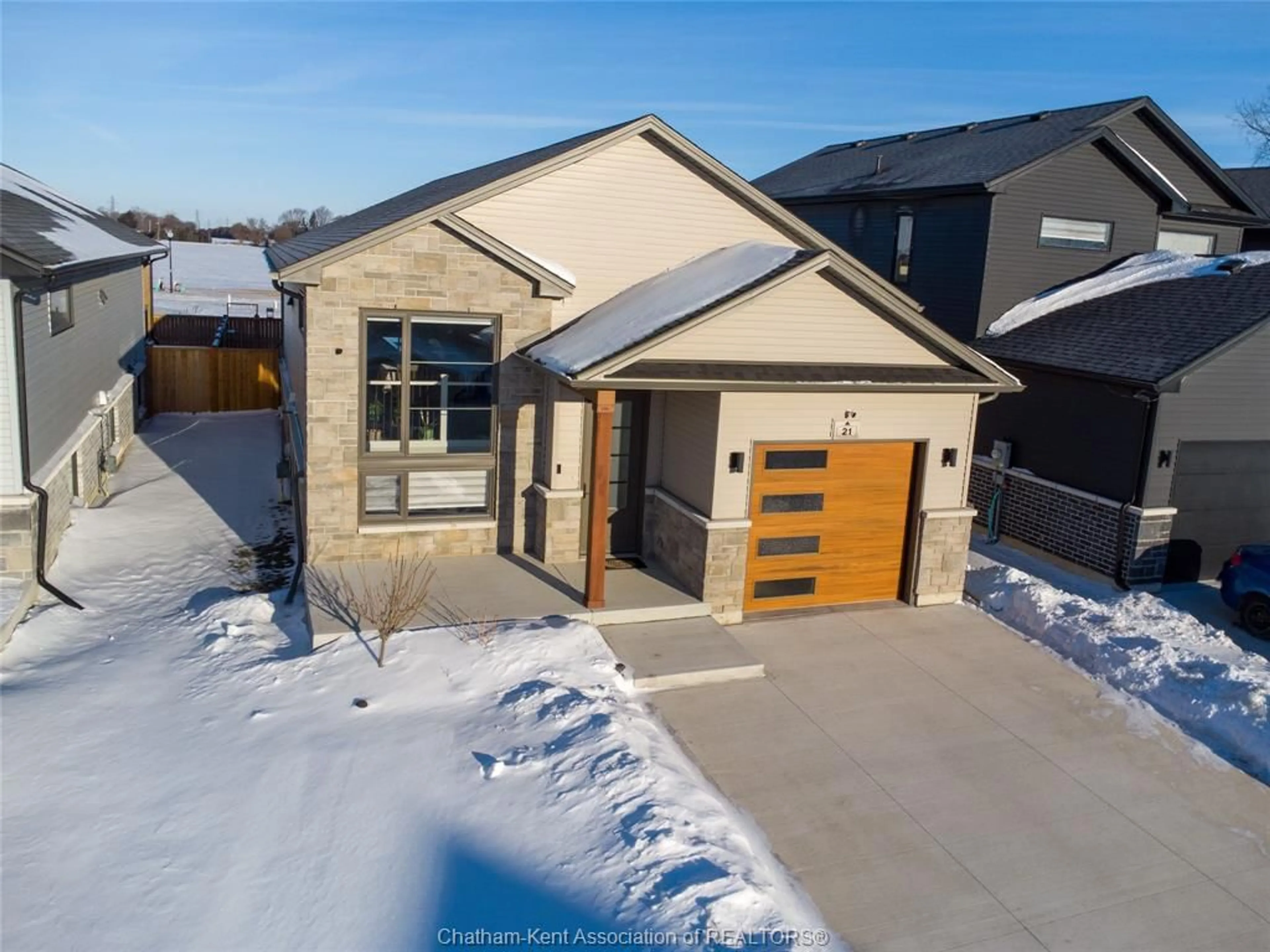 Home with brick exterior material, street for 21 Baffin Way, Chatham Ontario N7L 0C4