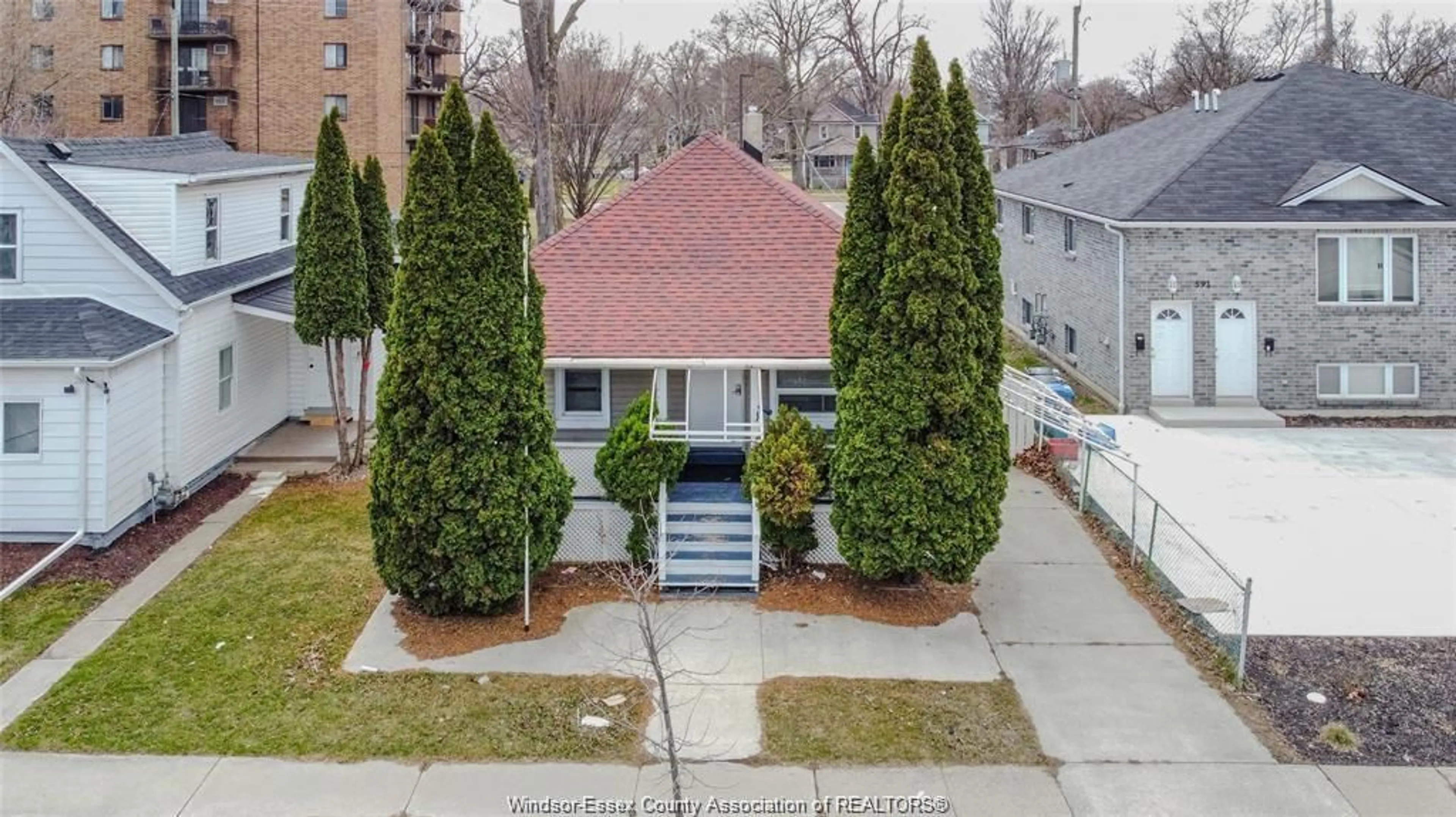 A pic from outside/outdoor area/front of a property/back of a property/a pic from drone, street for 609 St. Joseph, Windsor Ontario N9C 3H3