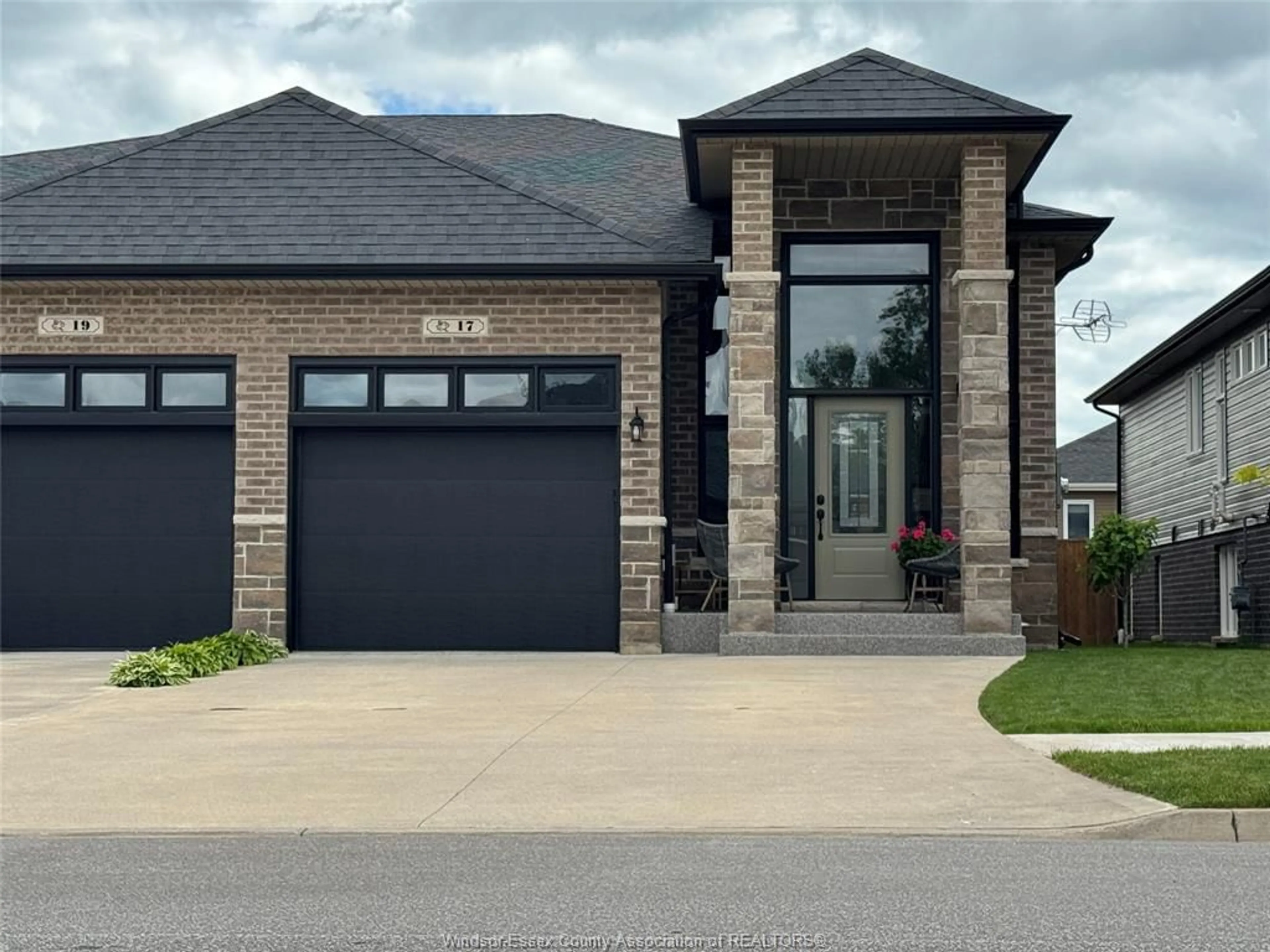 Home with brick exterior material, street for 17 WOODLAND St, Kingsville Ontario N9Y 0A9