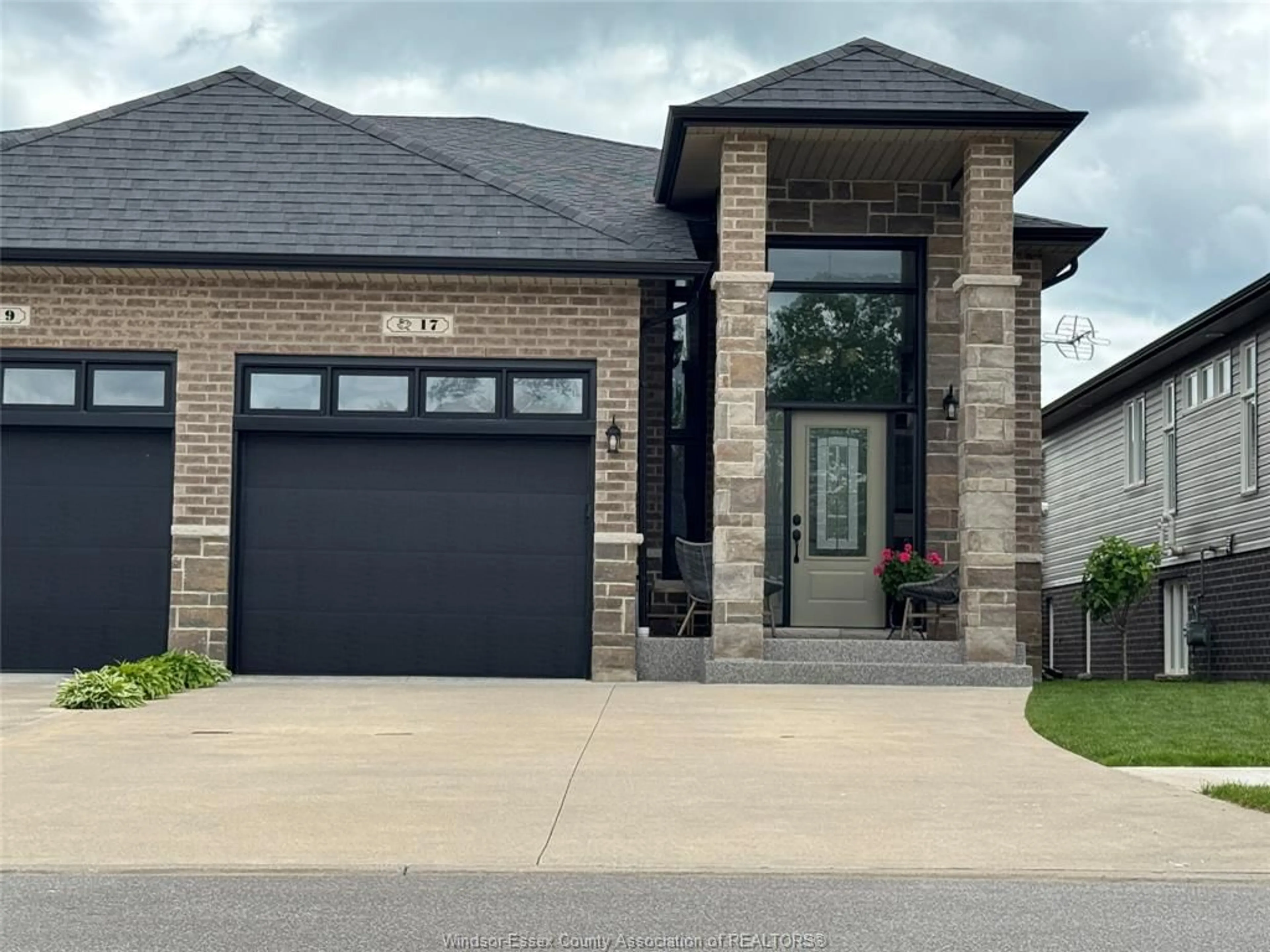 Home with brick exterior material, street for 17 WOODLAND St, Kingsville Ontario N9Y 0A9