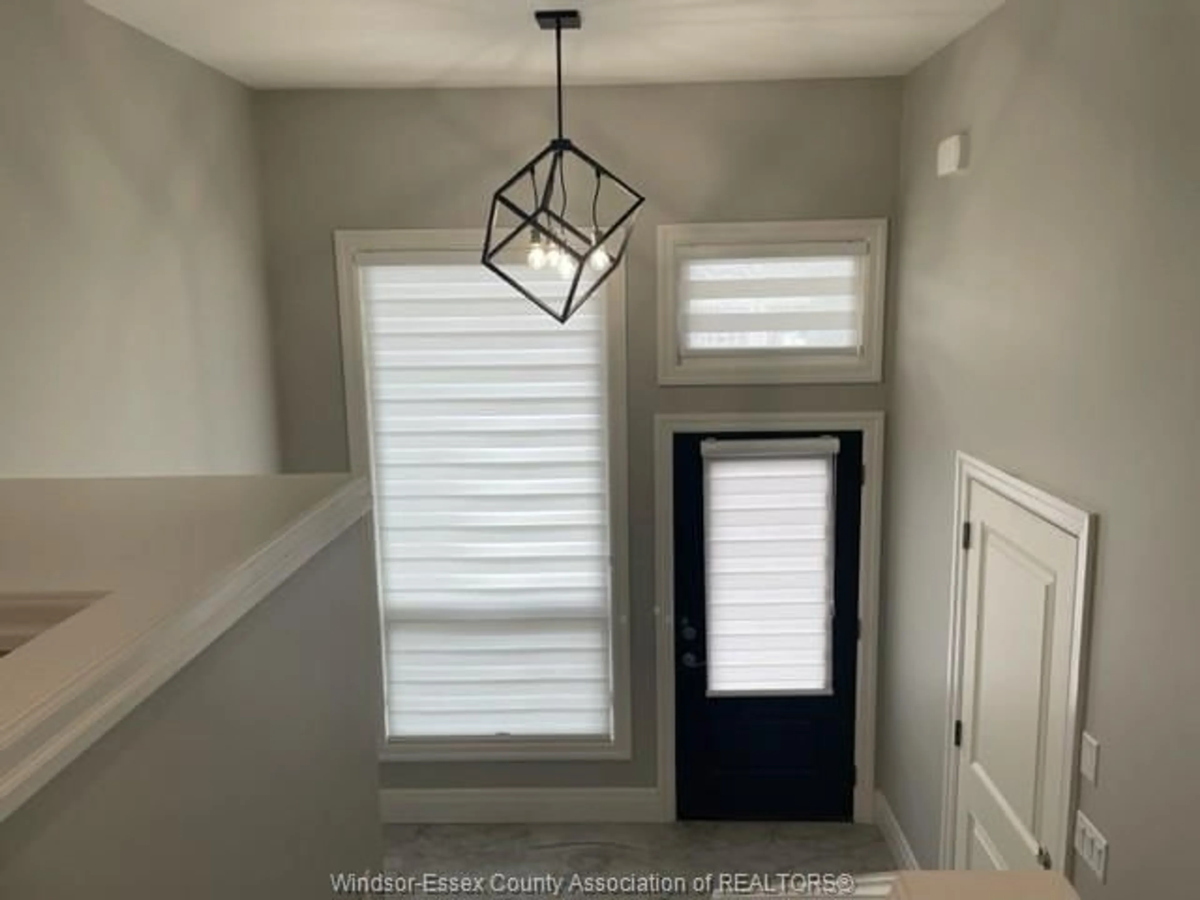 Indoor entryway for 115 PETERS St, Essex Ontario N8M 0A9