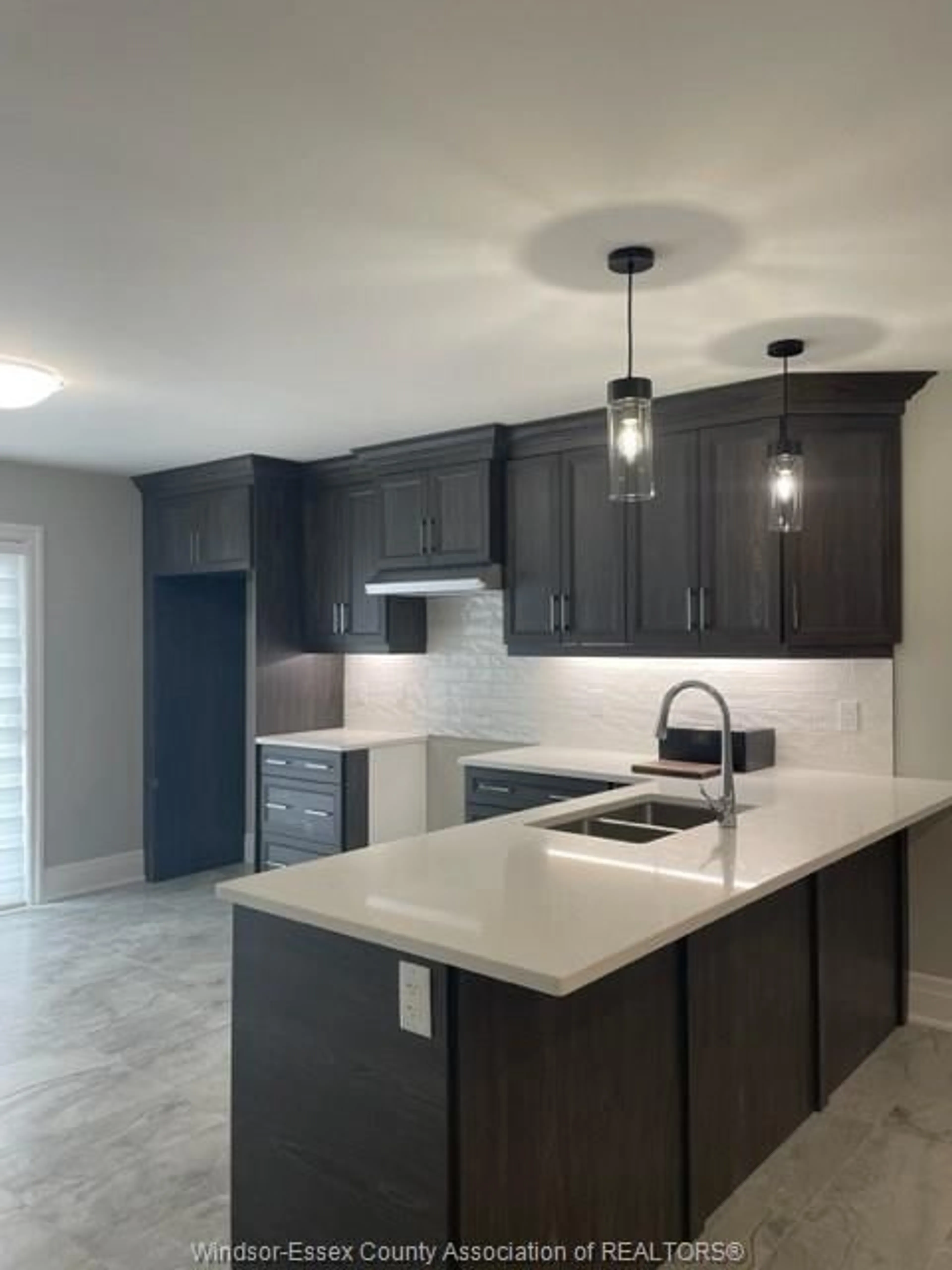 Open concept kitchen, ceramic/tile floor for 115 PETERS St, Essex Ontario N8M 0A9