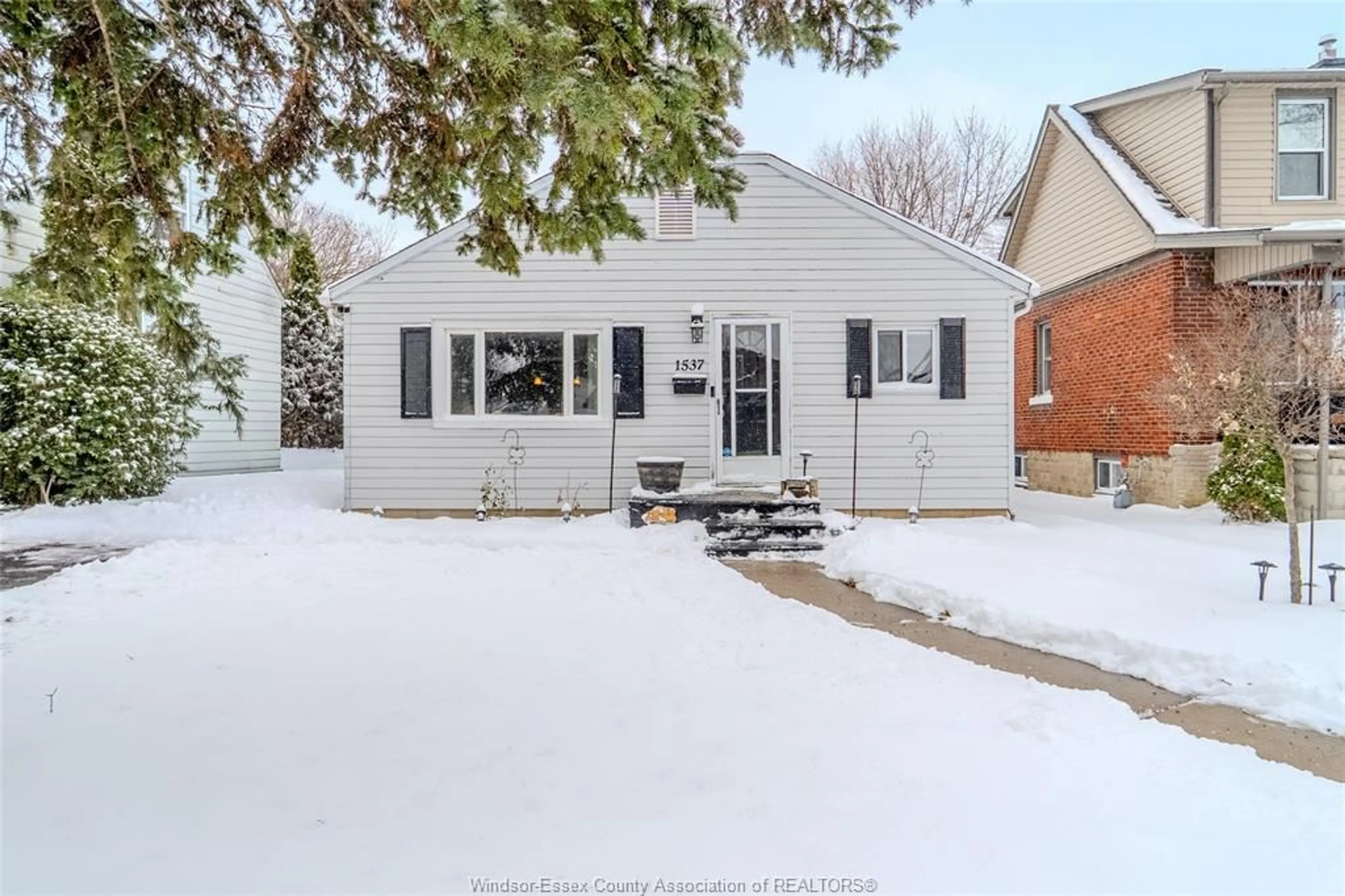 Unknown for 1537 ROSSINI Blvd, Windsor Ontario N8Y 3A1