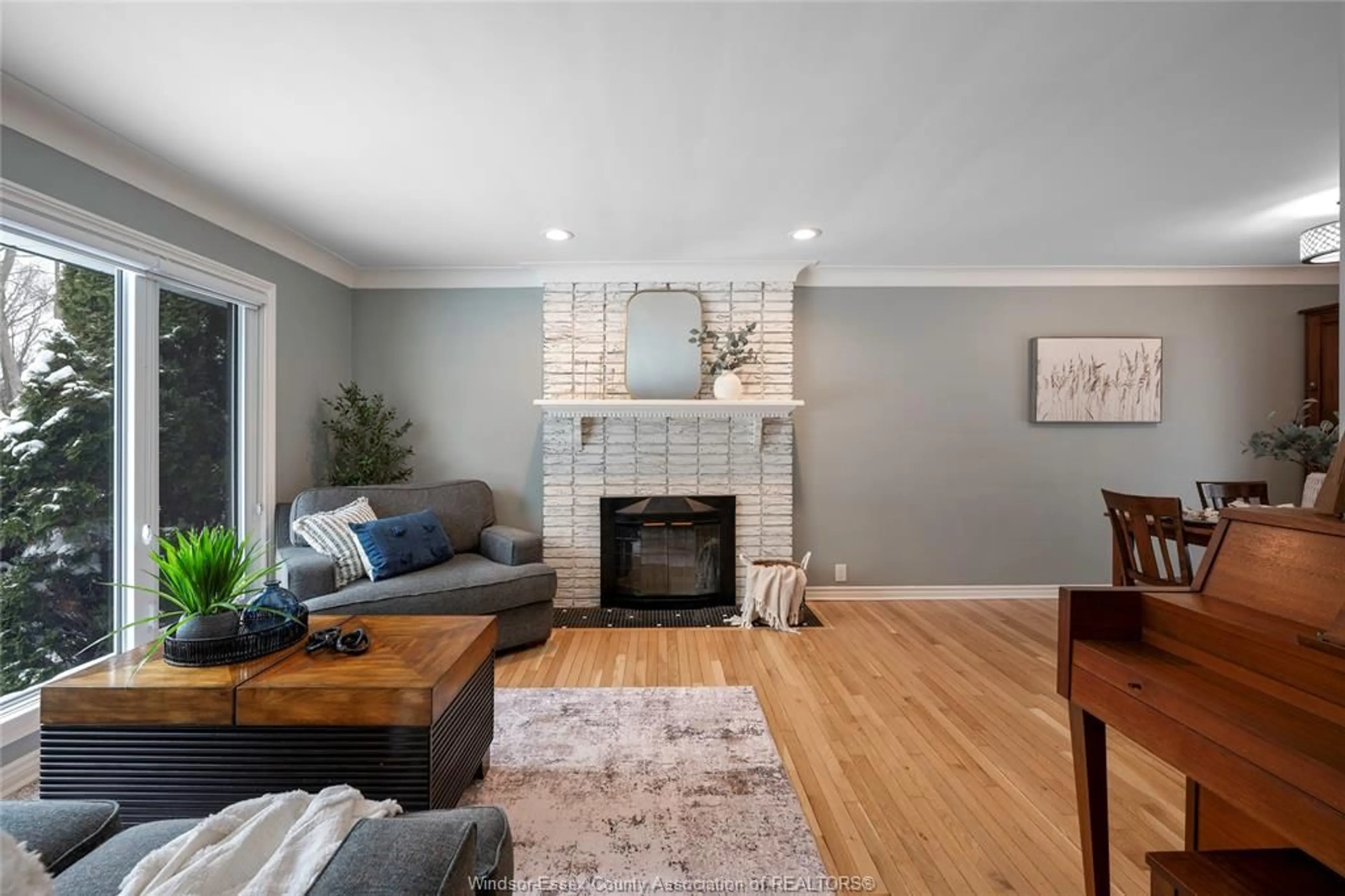 Living room with furniture, wood/laminate floor for 191 Arlington Blvd, Tecumseh Ontario N8N 2J6