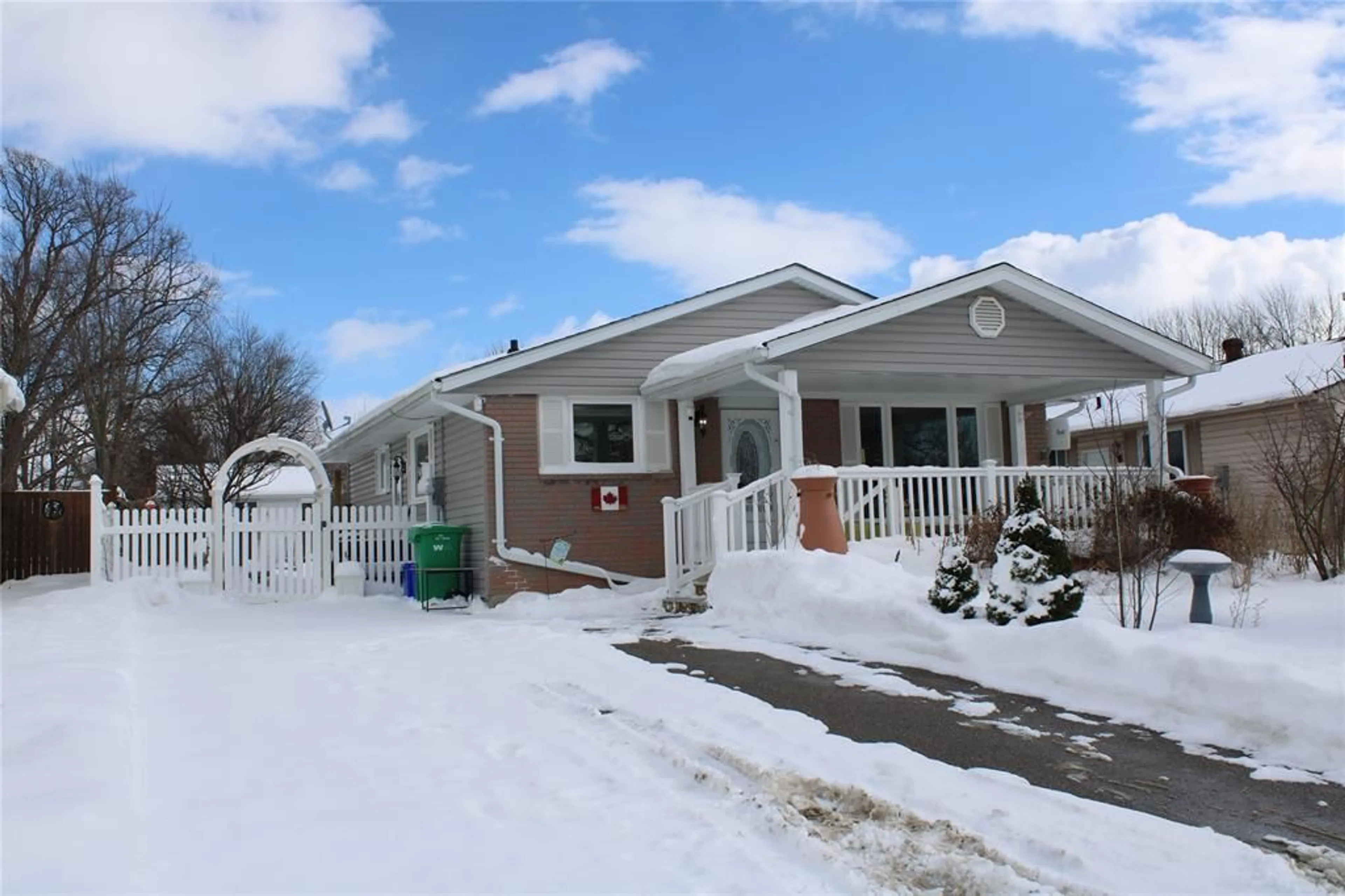 Unknown for 518 CARDINAL Cres, Petrolia Ontario N0N 1R0