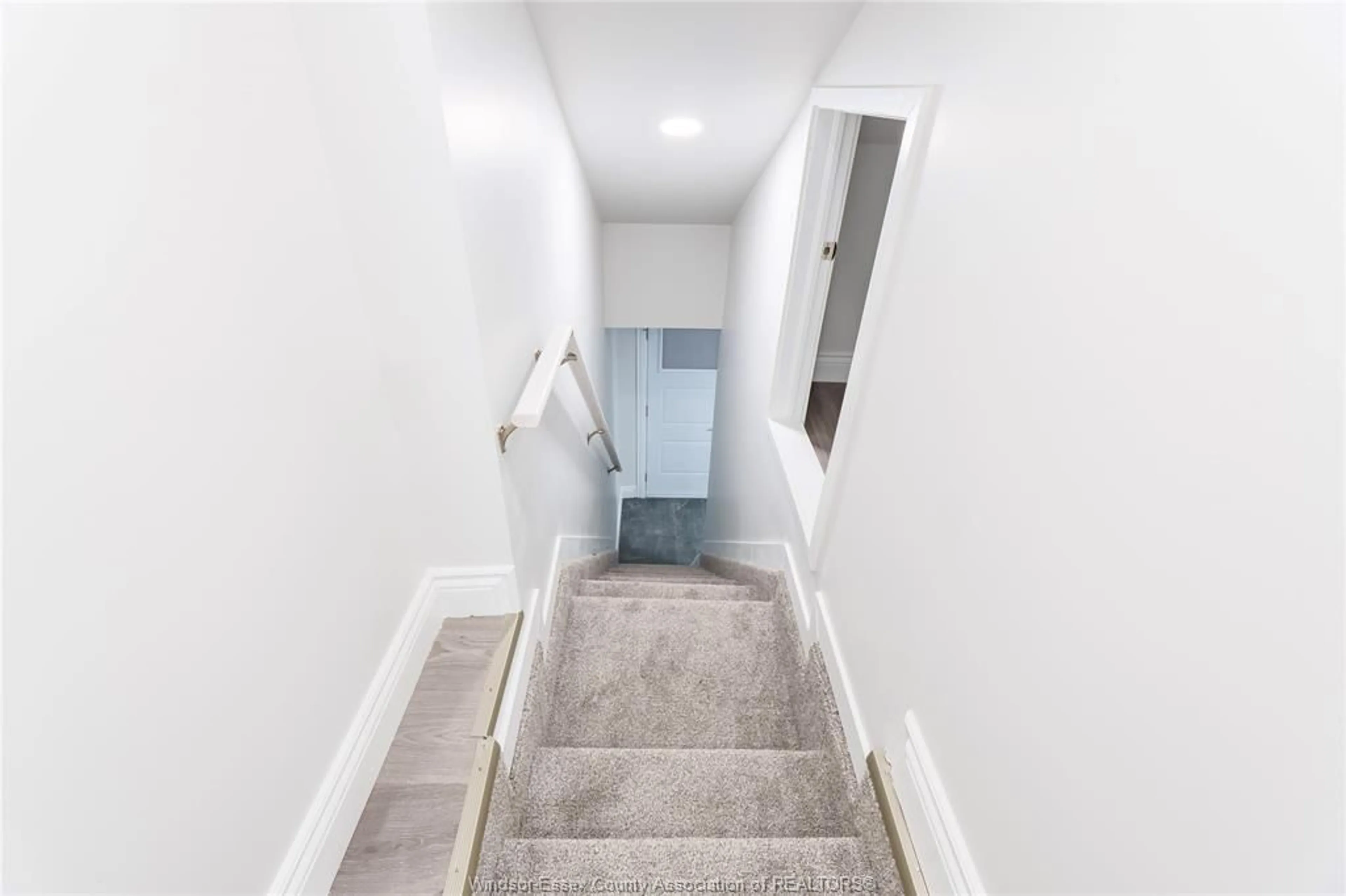 Stairs for 920 JANETTE Ave, Windsor Ontario N9A 5A1